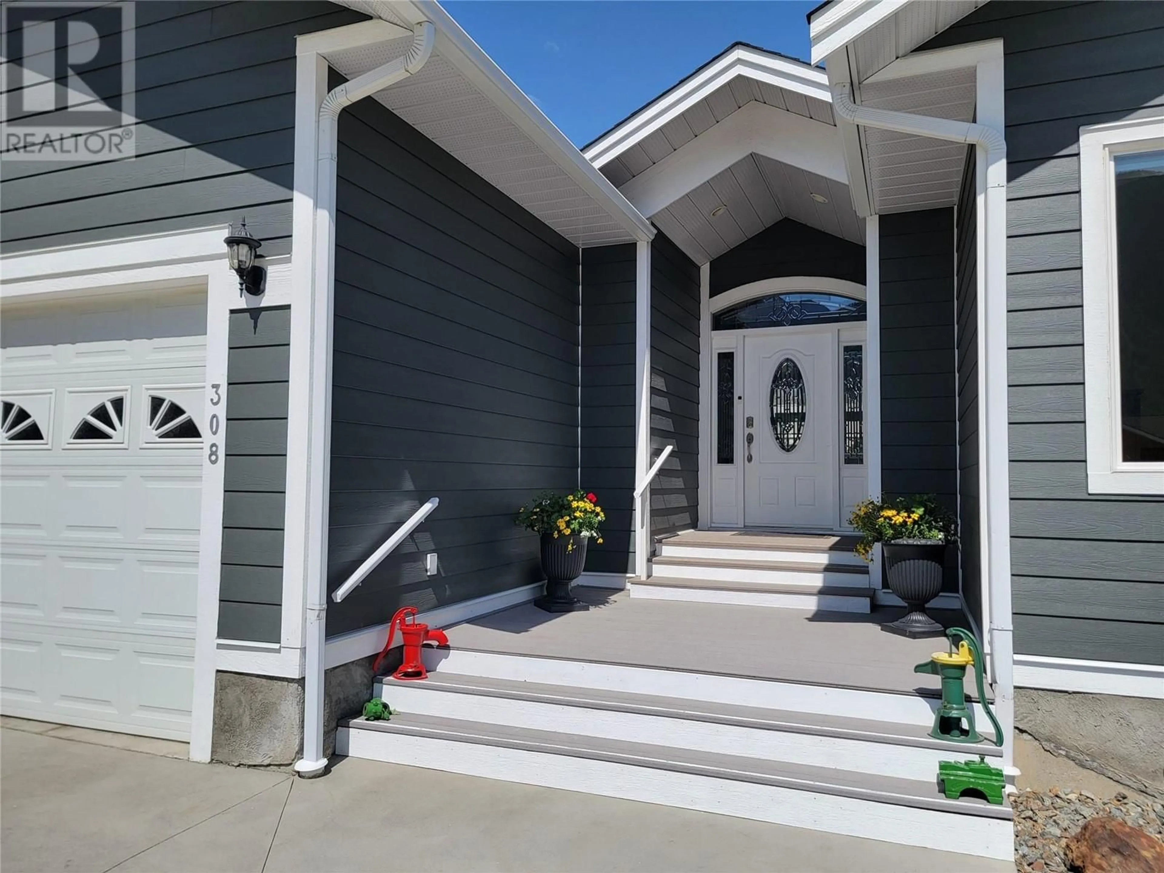 Home with vinyl exterior material, street for 308 K-VIEW CRESCENT, Keremeos British Columbia V0X1N2