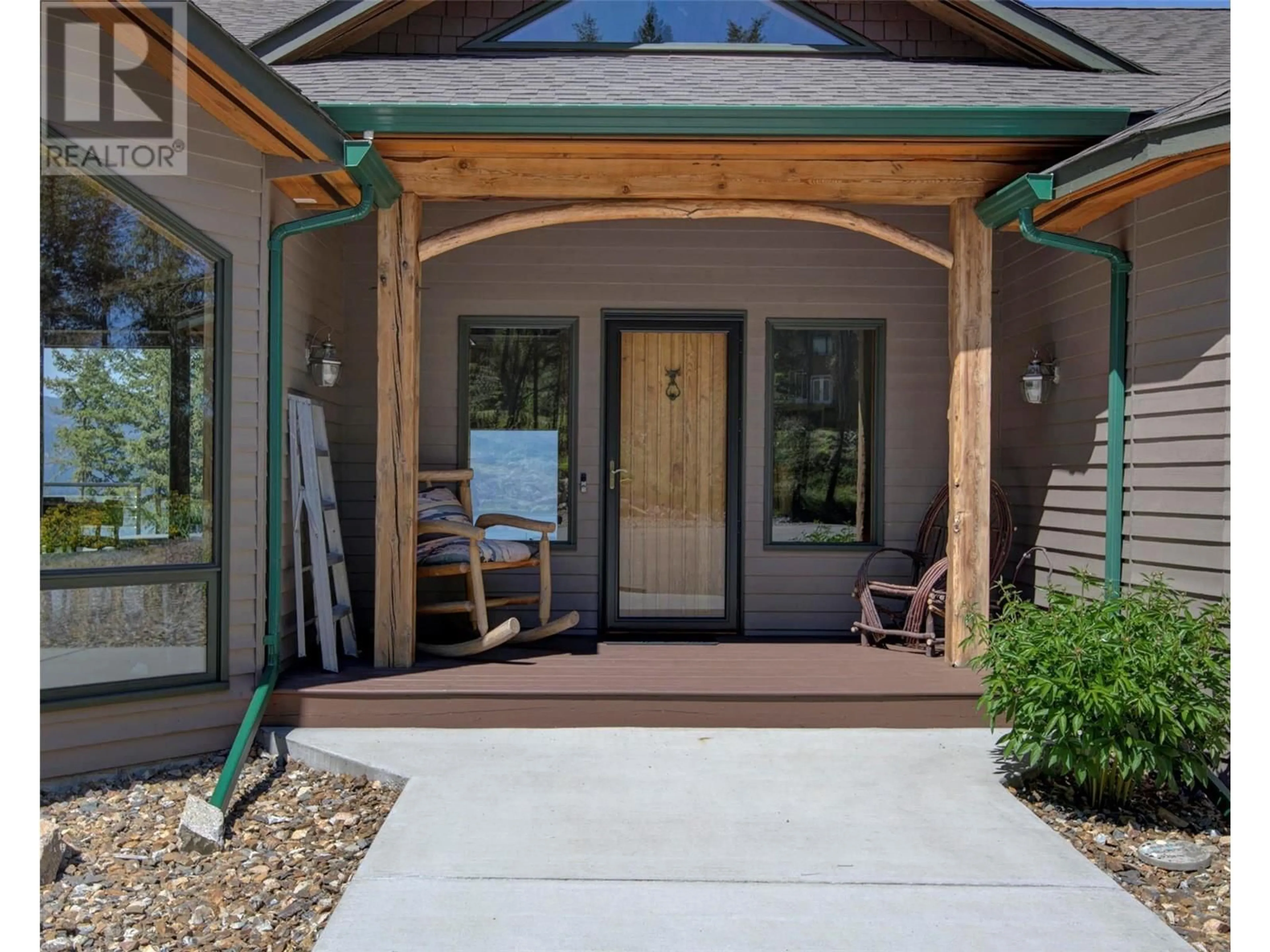 Indoor entryway for 9260 CHINOOK ROAD, Vernon British Columbia V1H1K3