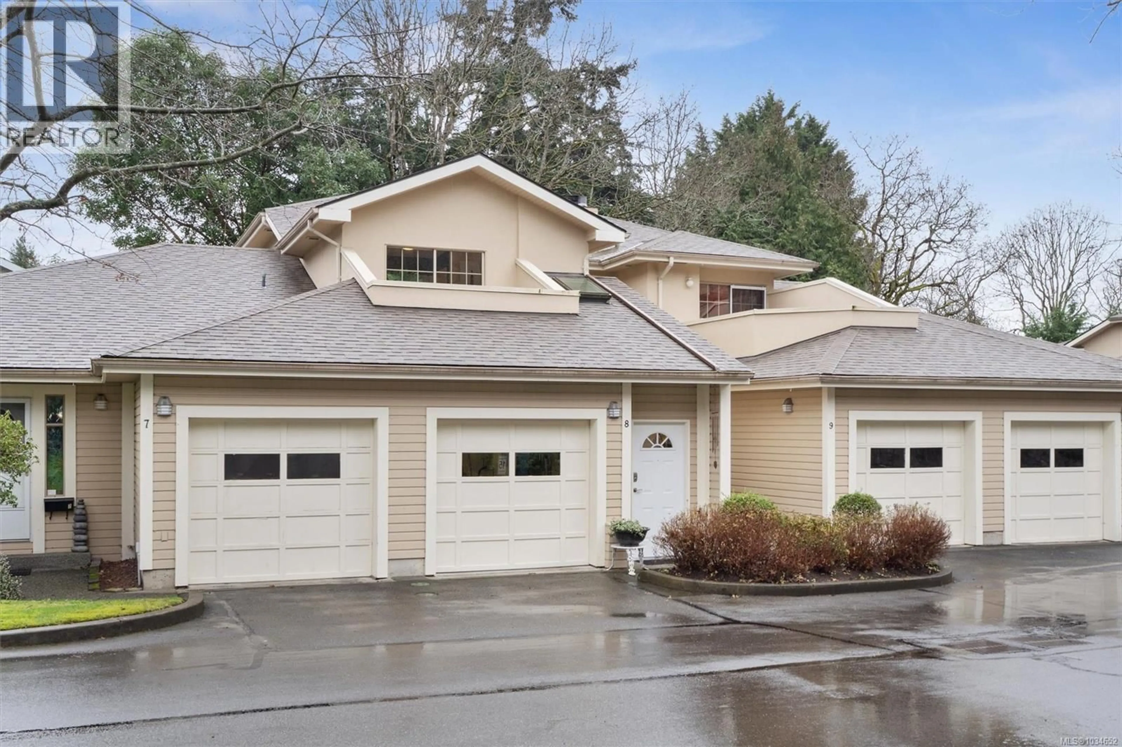 Indoor garage for 8 - 909 ADMIRALS ROAD, Esquimalt British Columbia V9A2P1
