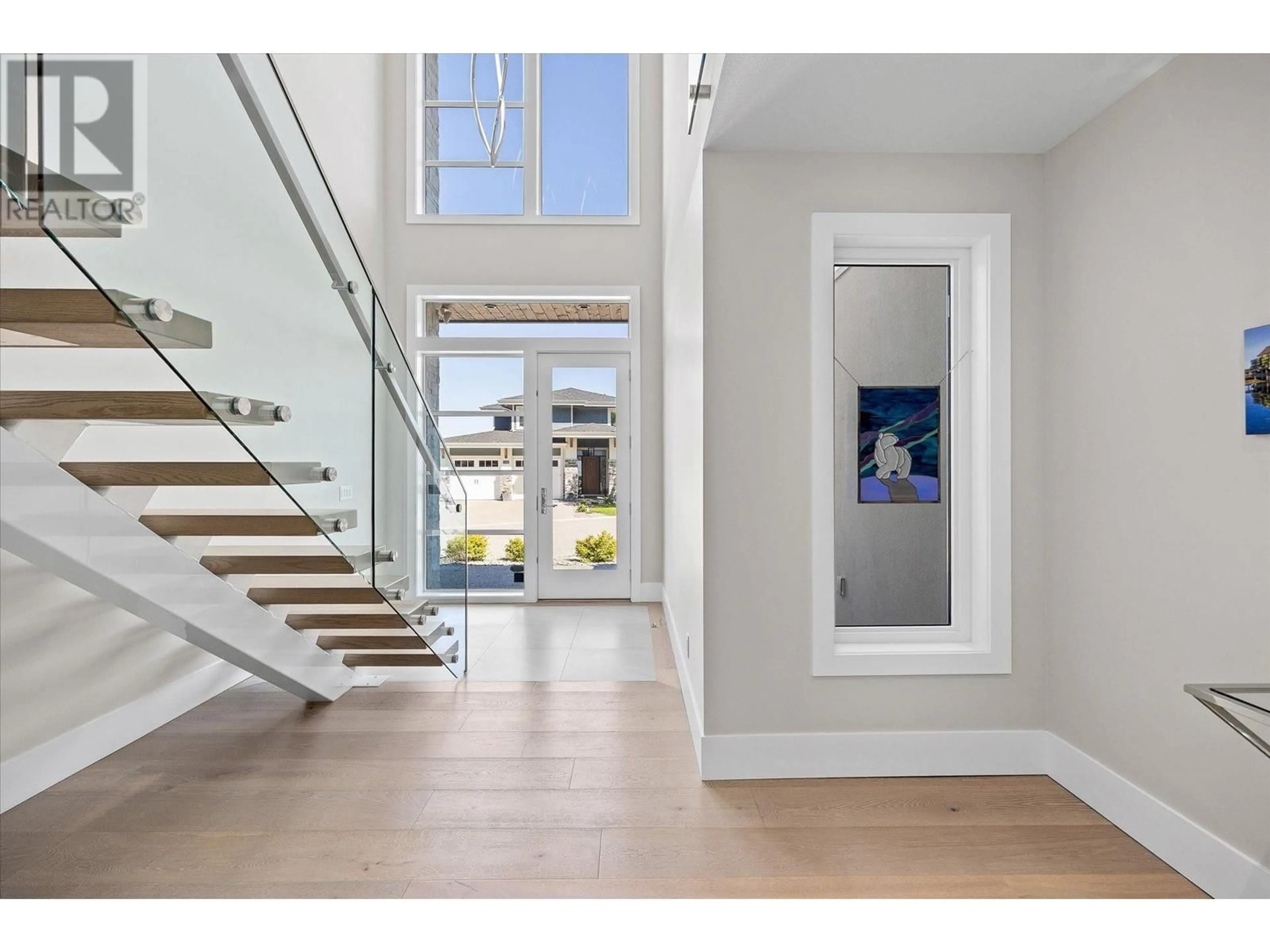 Indoor entryway for 5697 JASPER WAY, Kelowna British Columbia V1W5L7