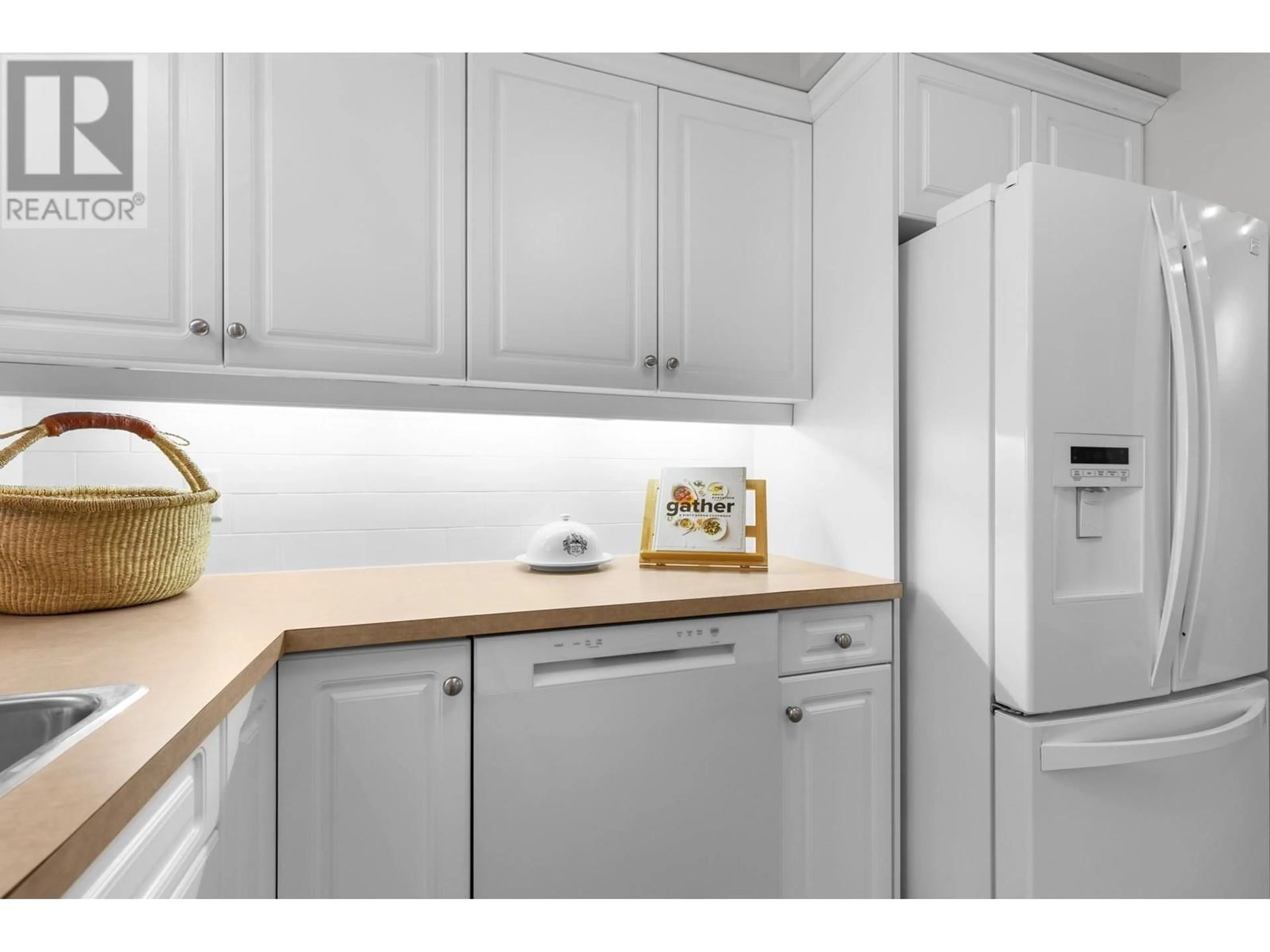 Standard kitchen, unknown for 106 - 515 HOUGHTON ROAD, Kelowna British Columbia V1X7B9