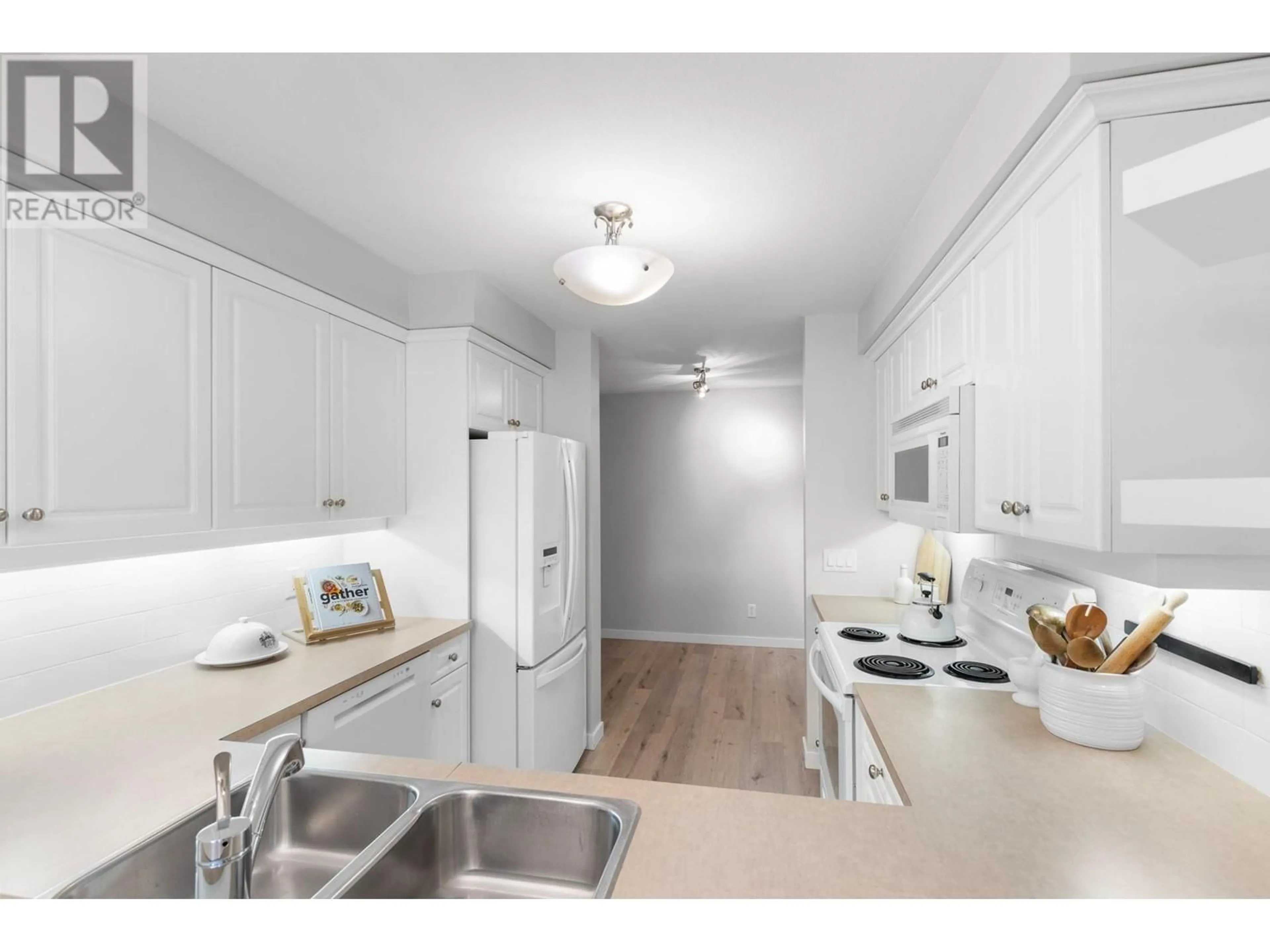 Standard kitchen, unknown for 106 - 515 HOUGHTON ROAD, Kelowna British Columbia V1X7B9