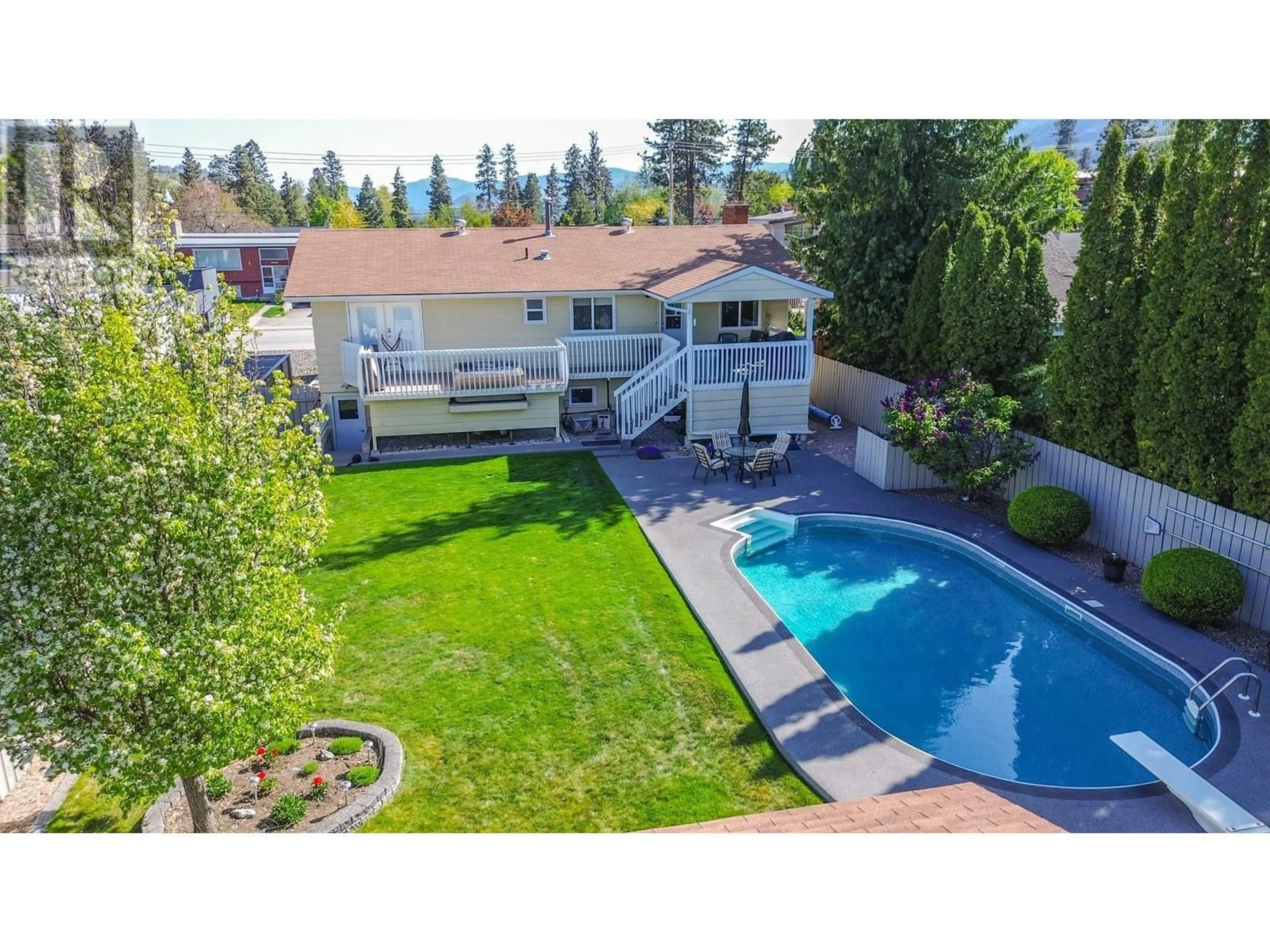 A pic from outside/outdoor area/front of a property/back of a property/a pic from drone, water/lake/river/ocean view for 175 LEE AVENUE, Penticton British Columbia V2A3V9