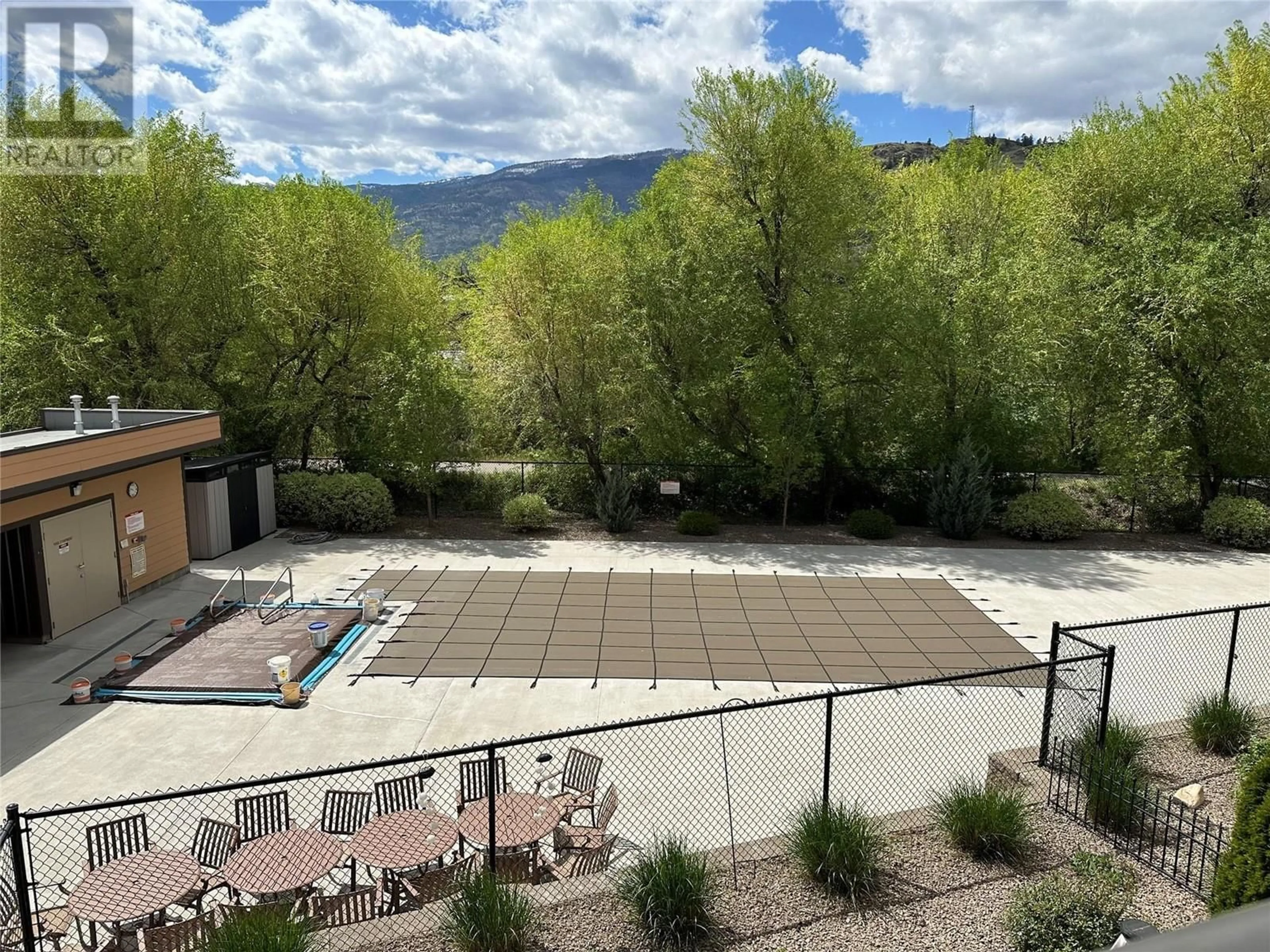 A pic from outside/outdoor area/front of a property/back of a property/a pic from drone, mountain view for 204 - 301 MCKINNEY ROAD, Oliver British Columbia V0H1T0