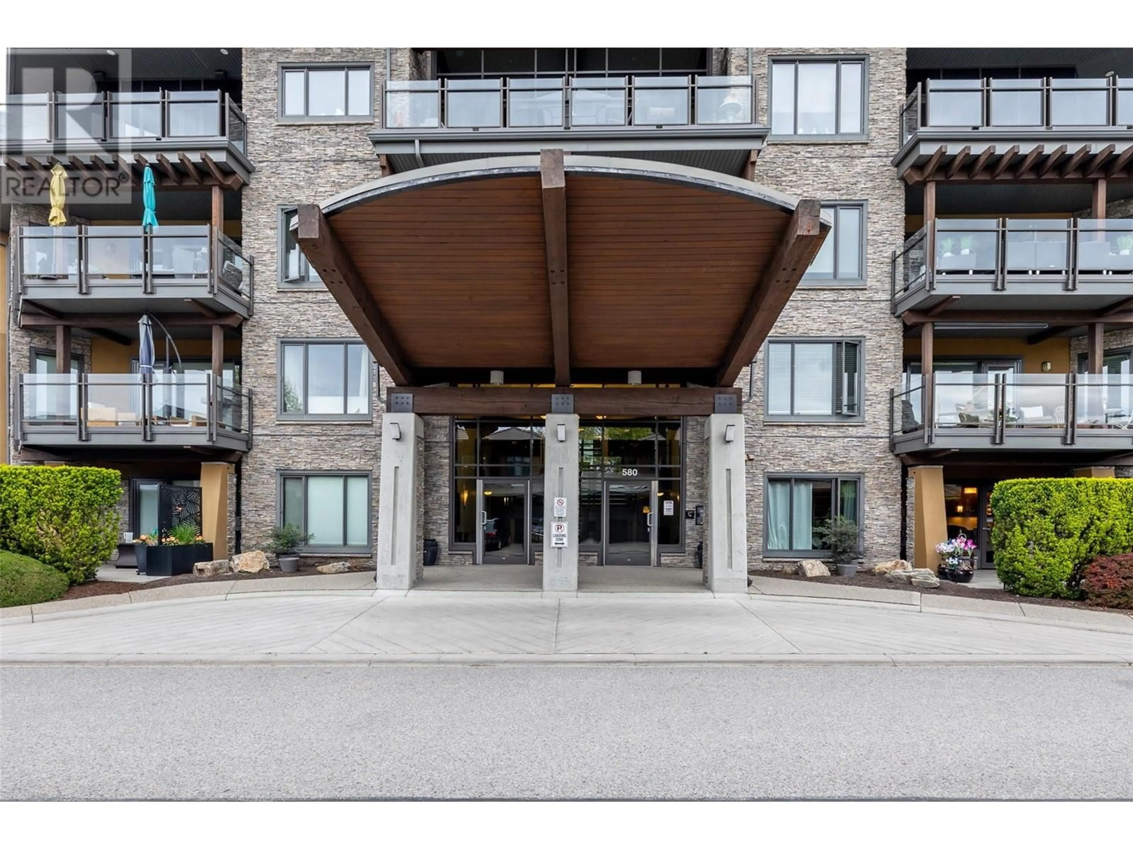 Indoor foyer for 117 - 580 SARSONS ROAD, Kelowna British Columbia V1W5H5