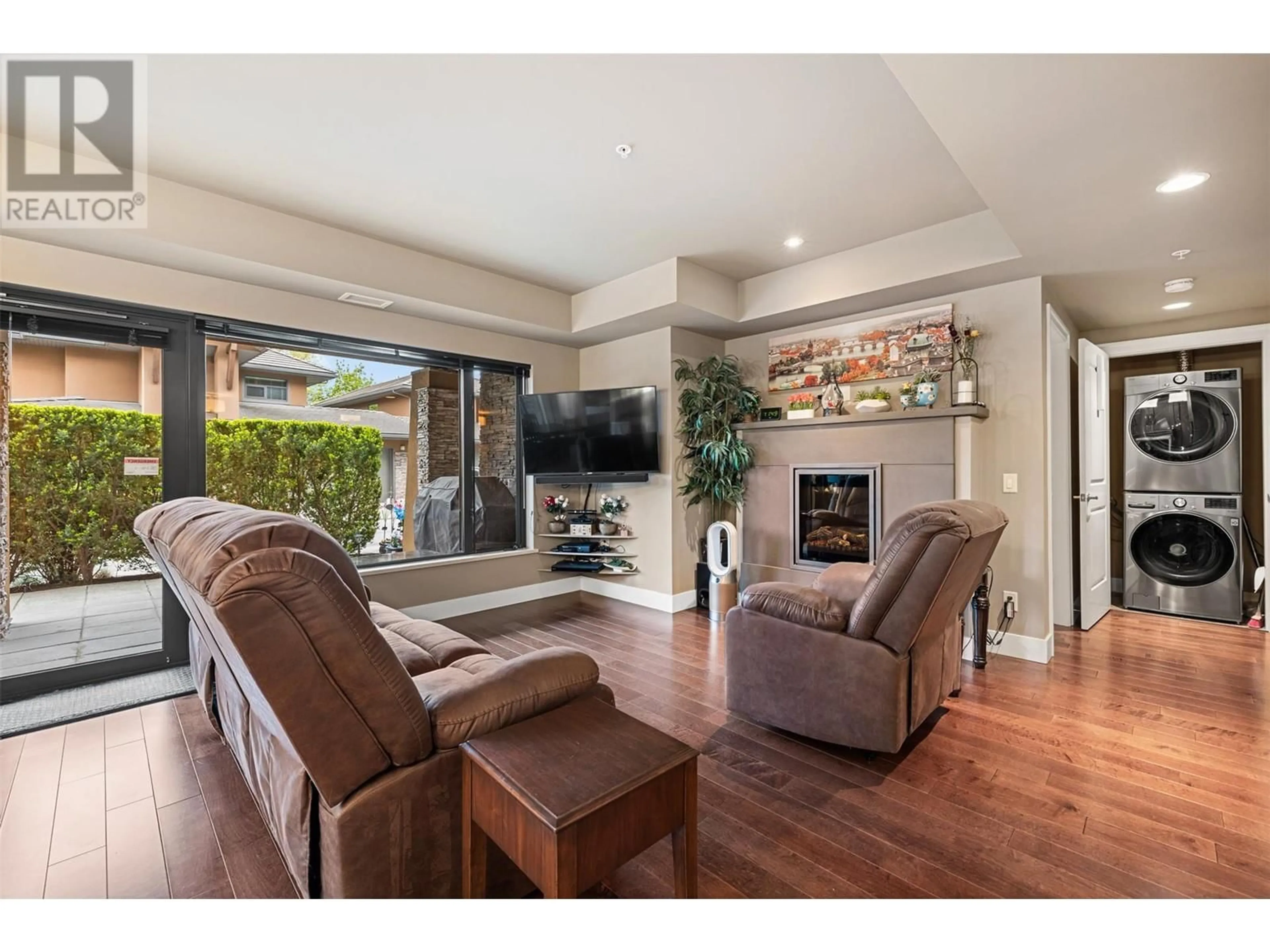 Living room with furniture, unknown for 117 - 580 SARSONS ROAD, Kelowna British Columbia V1W5H5