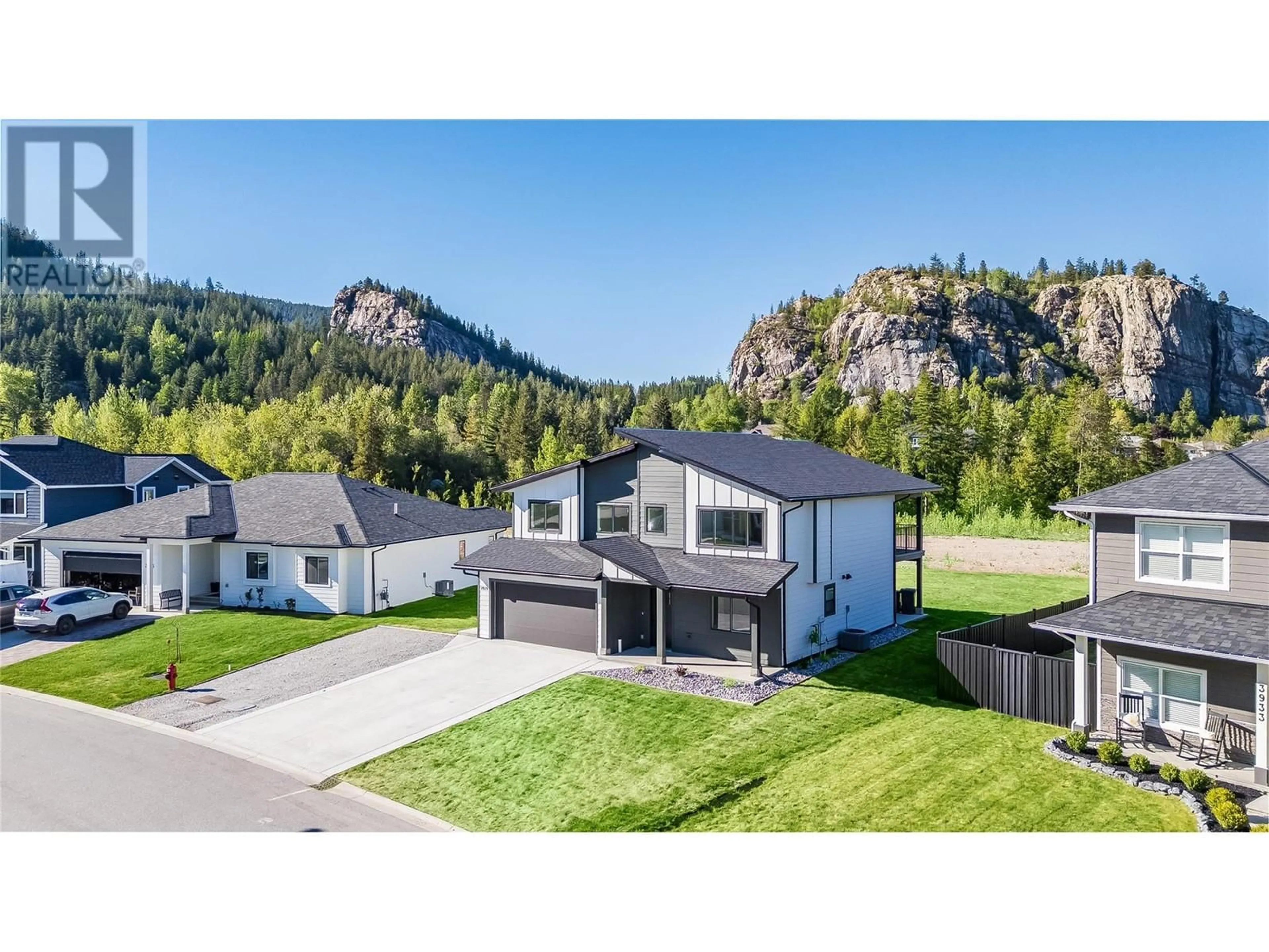 A pic from outside/outdoor area/front of a property/back of a property/a pic from drone, mountain view for 3929 GRANDVIEW DRIVE, Castlegar British Columbia V1N4X9
