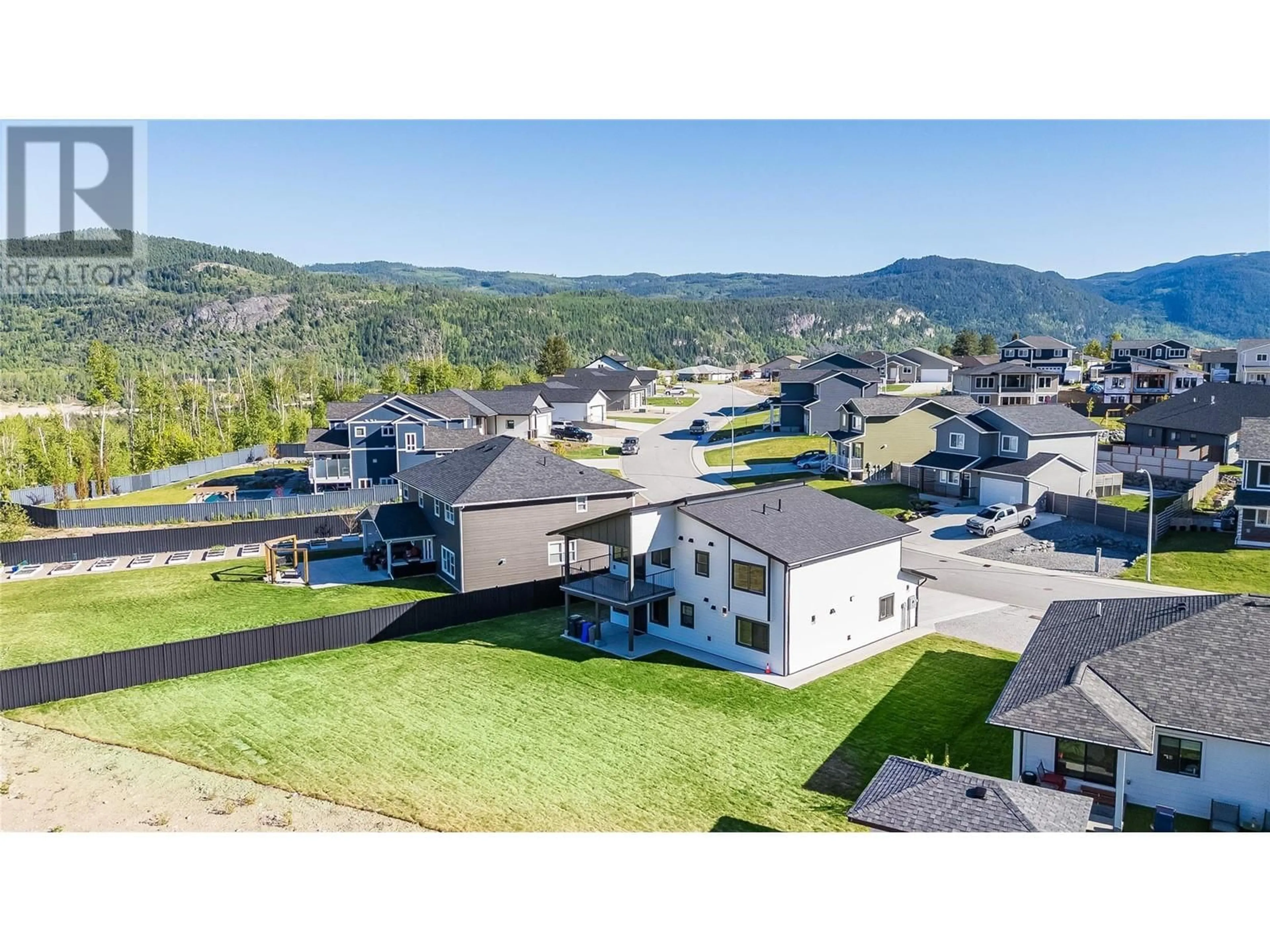 A pic from outside/outdoor area/front of a property/back of a property/a pic from drone, mountain view for 3929 GRANDVIEW DRIVE, Castlegar British Columbia V1N4X9