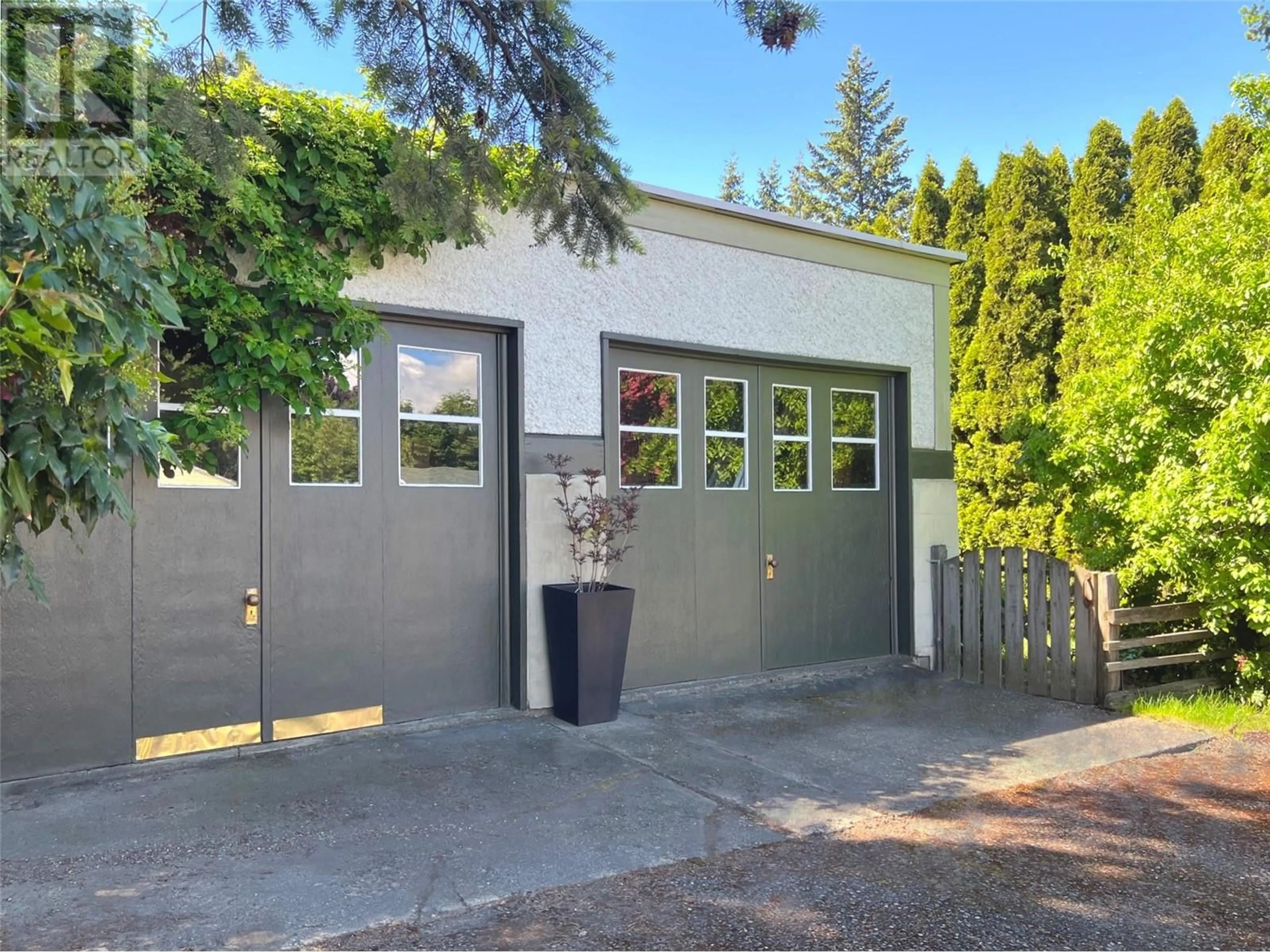 Indoor garage for 3502 23 STREET, Vernon British Columbia V1T9C6