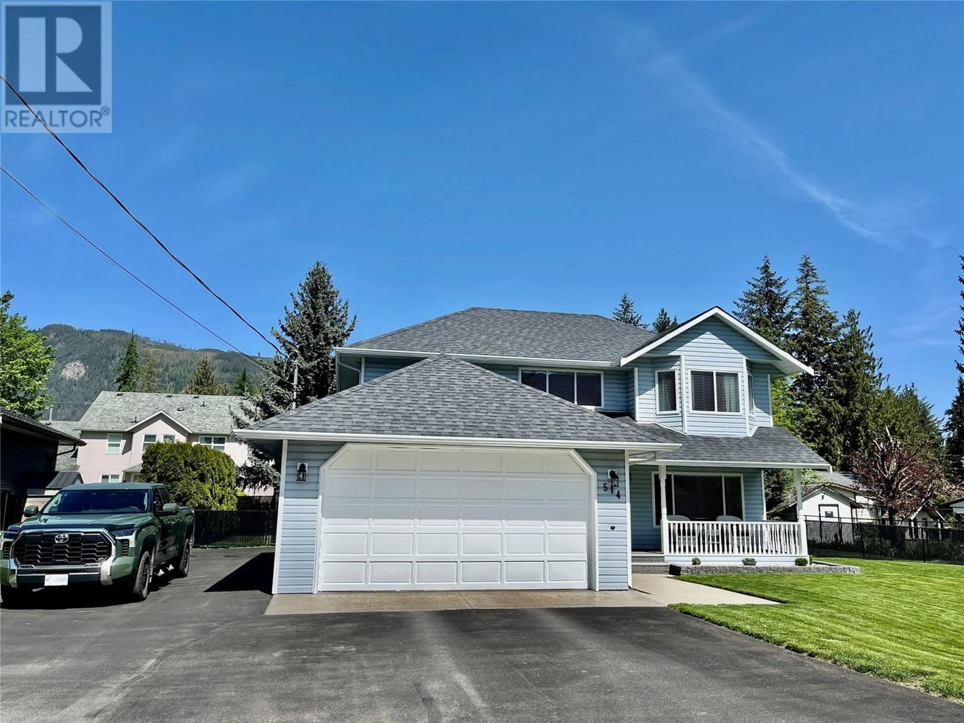 Home with vinyl exterior material, mountain view for 514 FOREST PARK STREET, Sicamous British Columbia V0E2V0