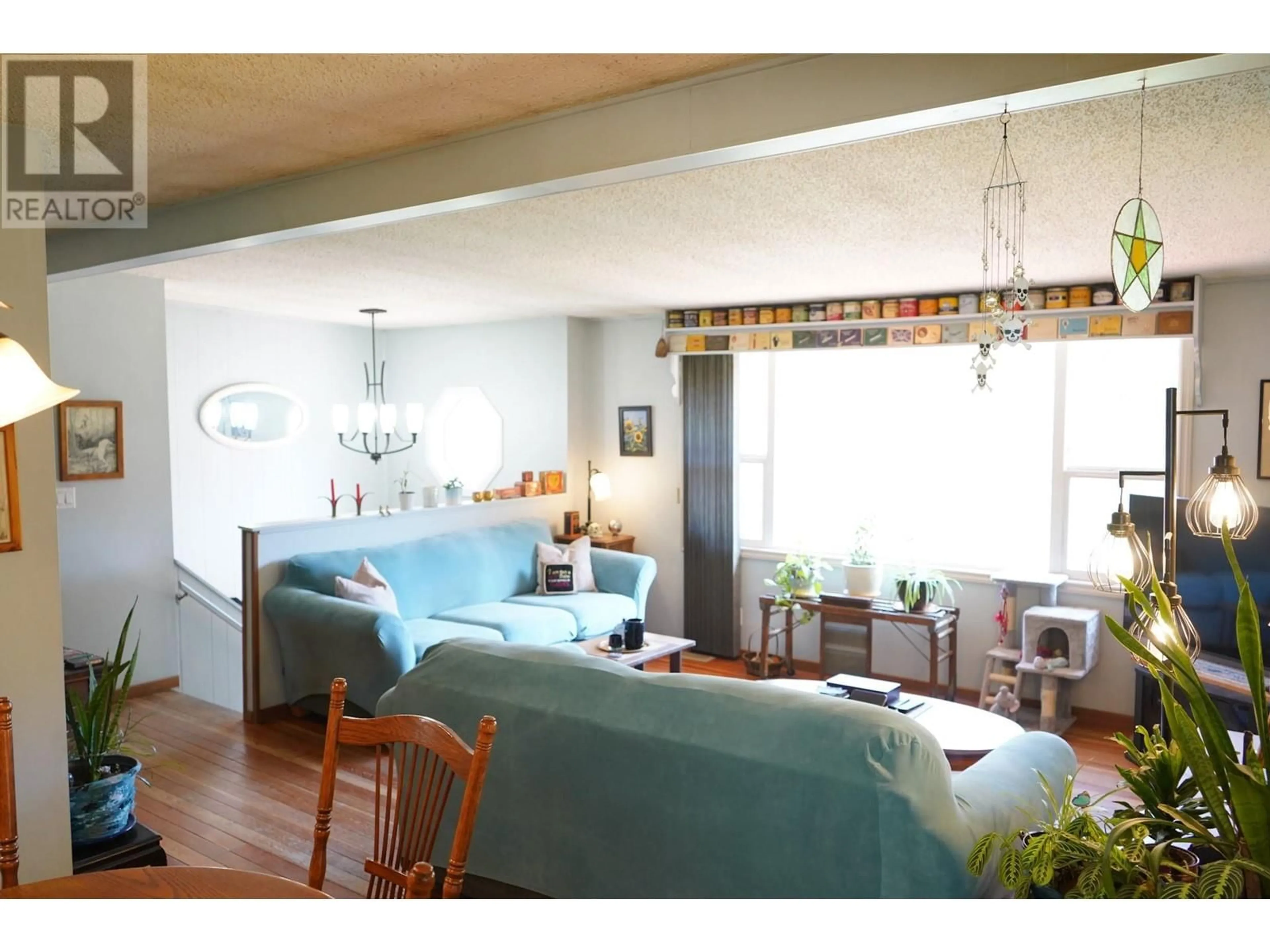 Living room with furniture, wood/laminate floor for 6681 26 MILE FRONTAGE ROAD, Clinton British Columbia V0k1k0