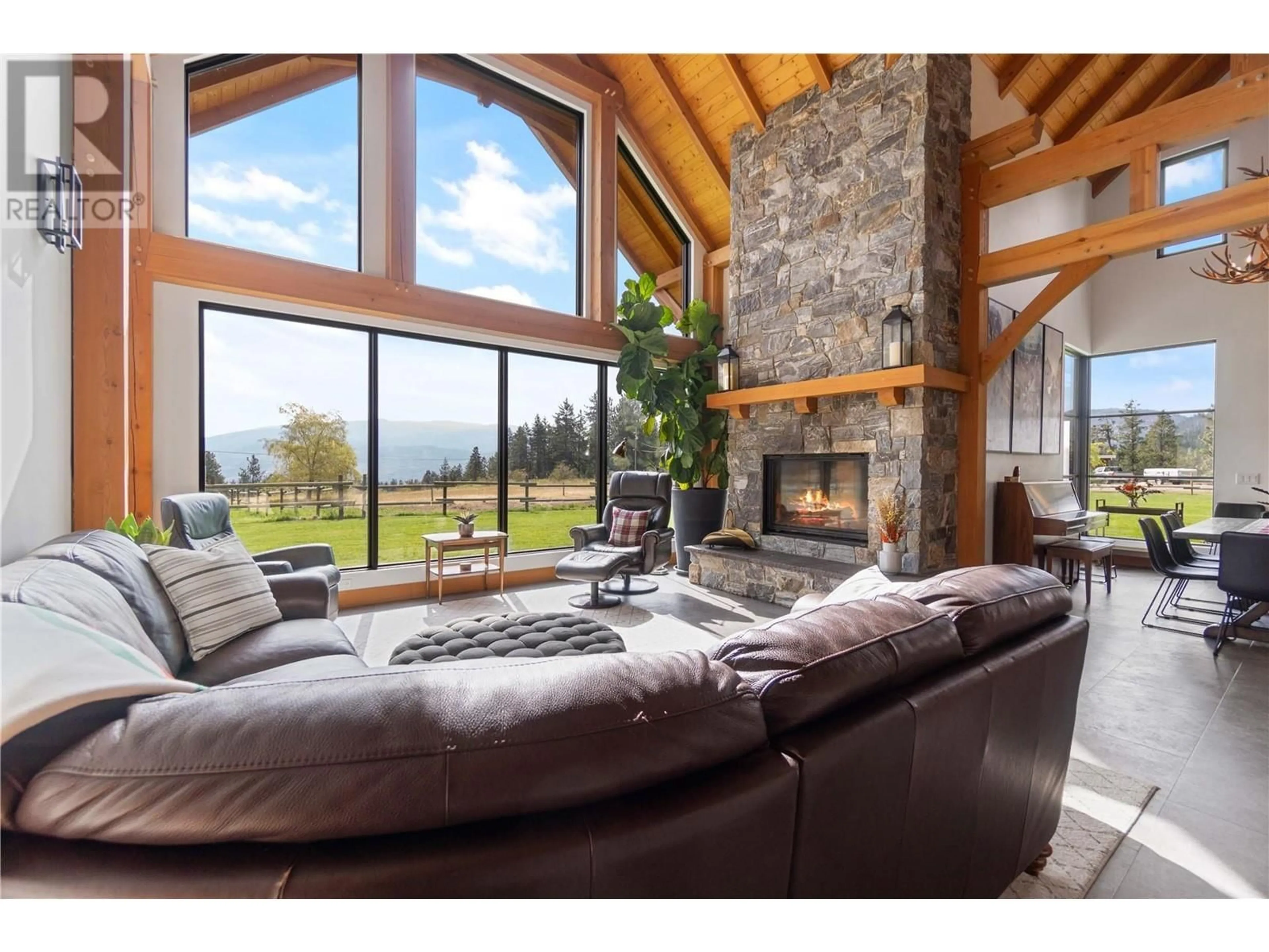 Living room with furniture, unknown for 6400 KEYES AVENUE, Peachland British Columbia V0H1X8
