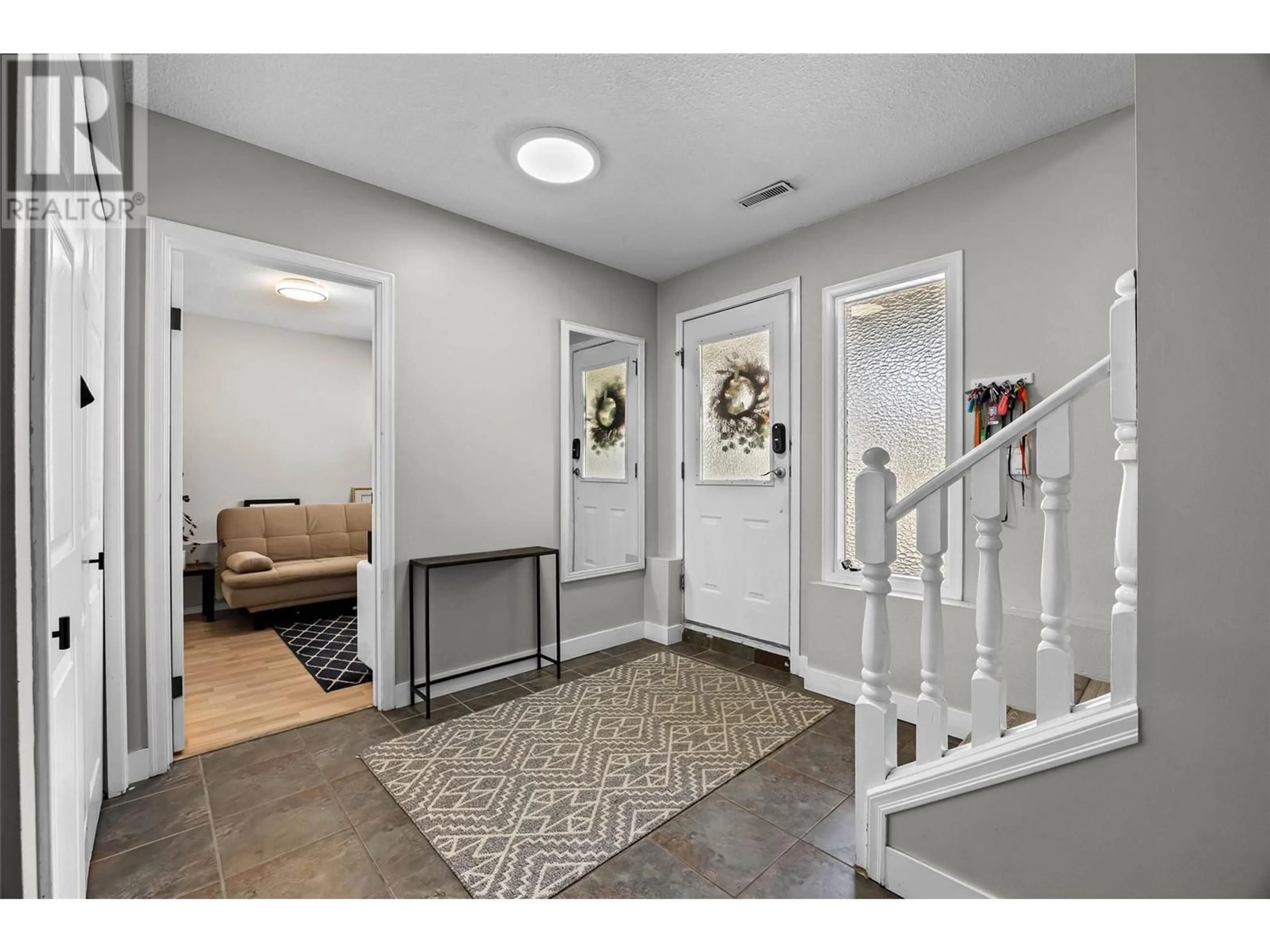 Indoor entryway for 1425 STRATFORD PLACE, Kamloops British Columbia V2B8E2