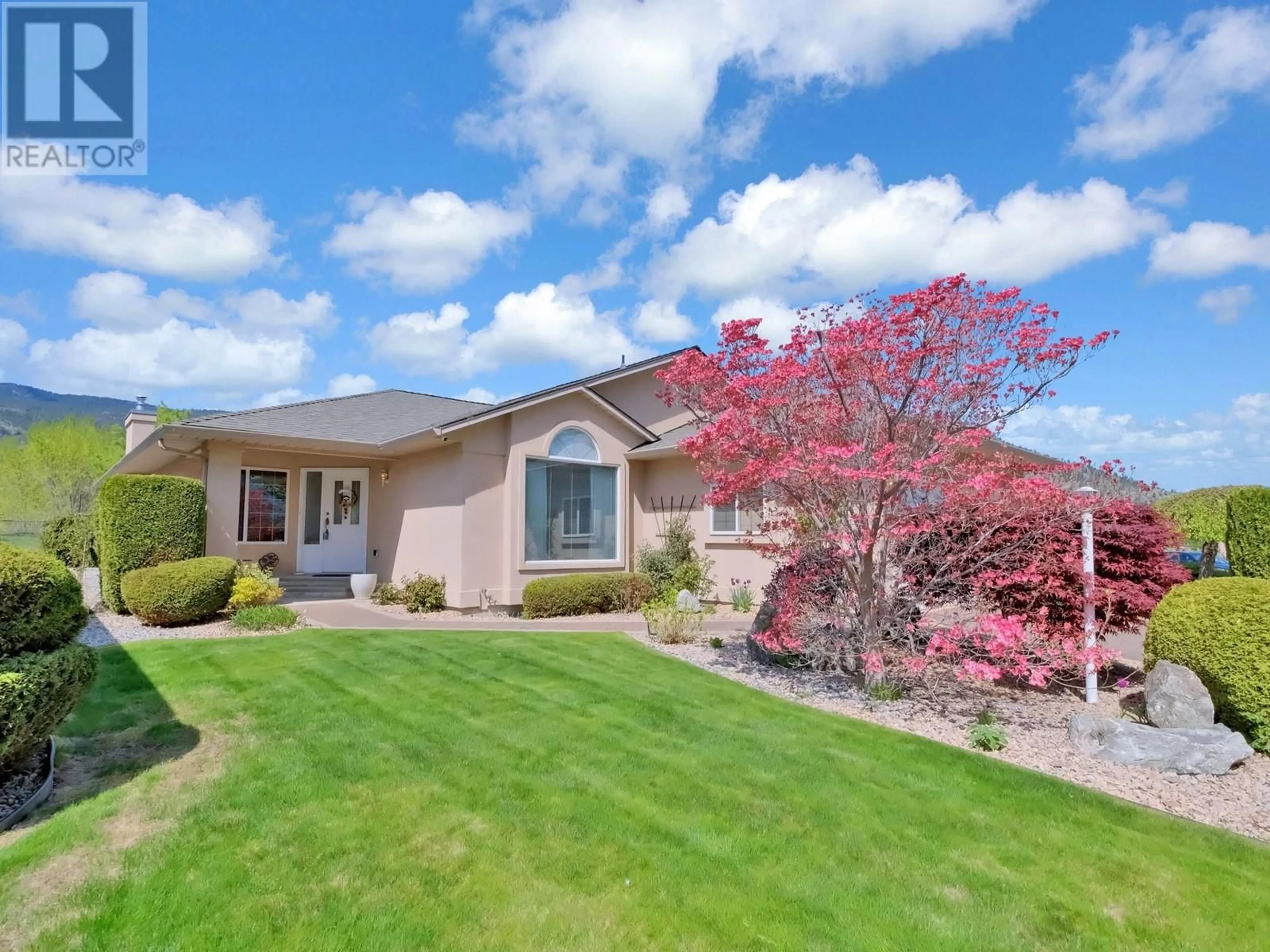 Home with vinyl exterior material, street for 435 RIDGE ROAD, Penticton British Columbia V2A8N7
