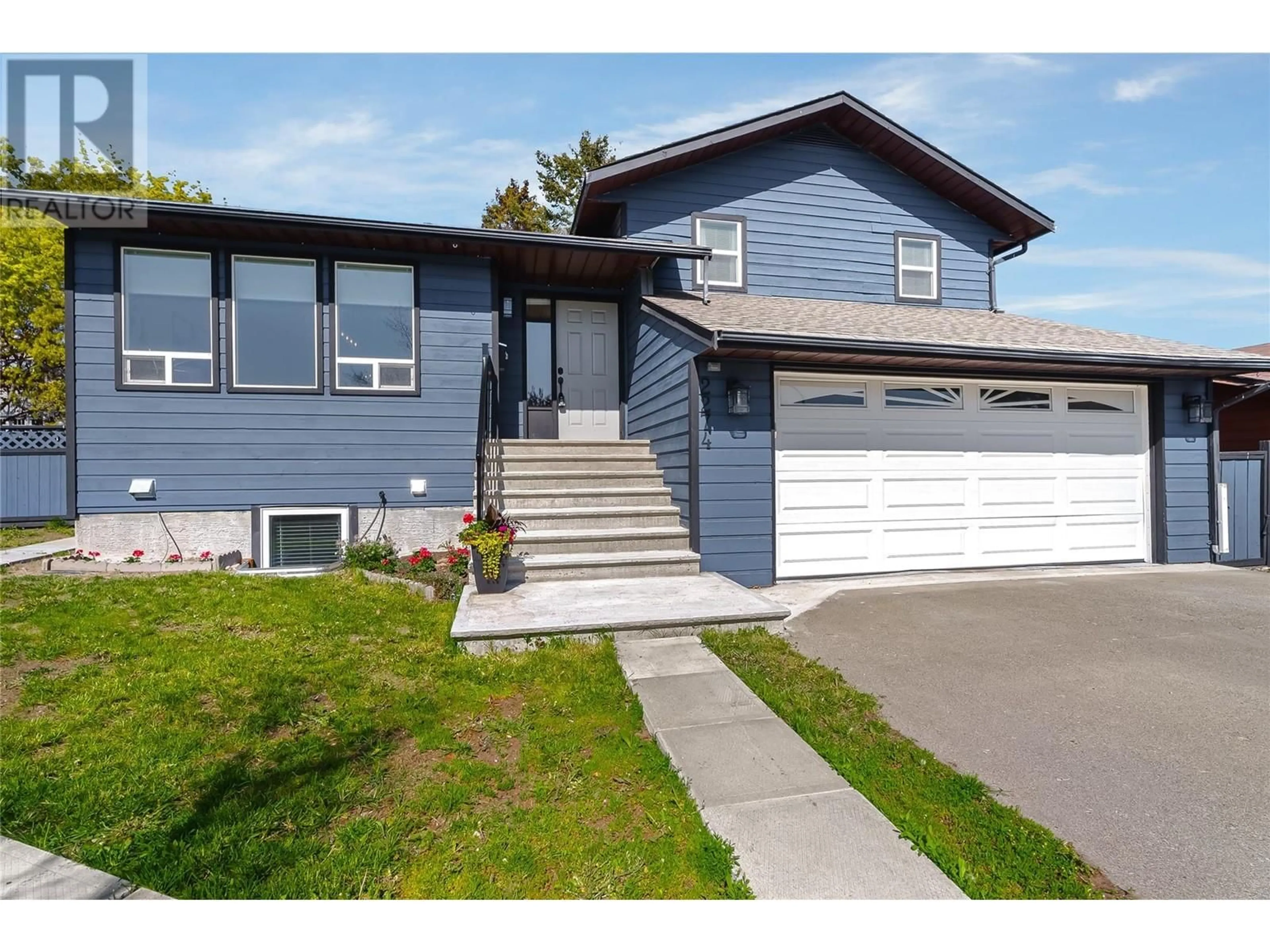 Home with vinyl exterior material, street for 2274 MACINTYRE PLACE, Kamloops British Columbia V1S1H7