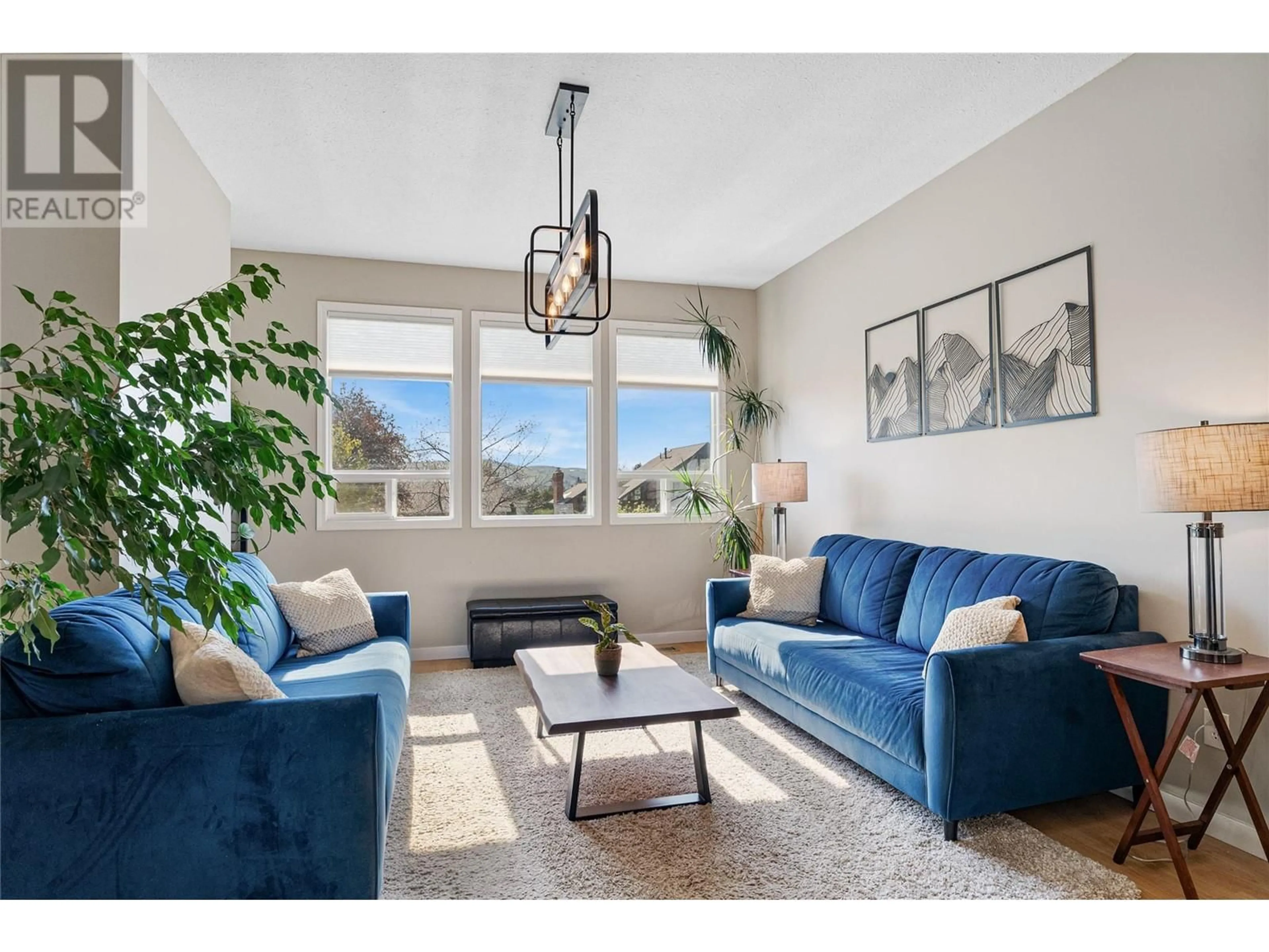 Living room with furniture, unknown for 2274 MACINTYRE PLACE, Kamloops British Columbia V1S1H7