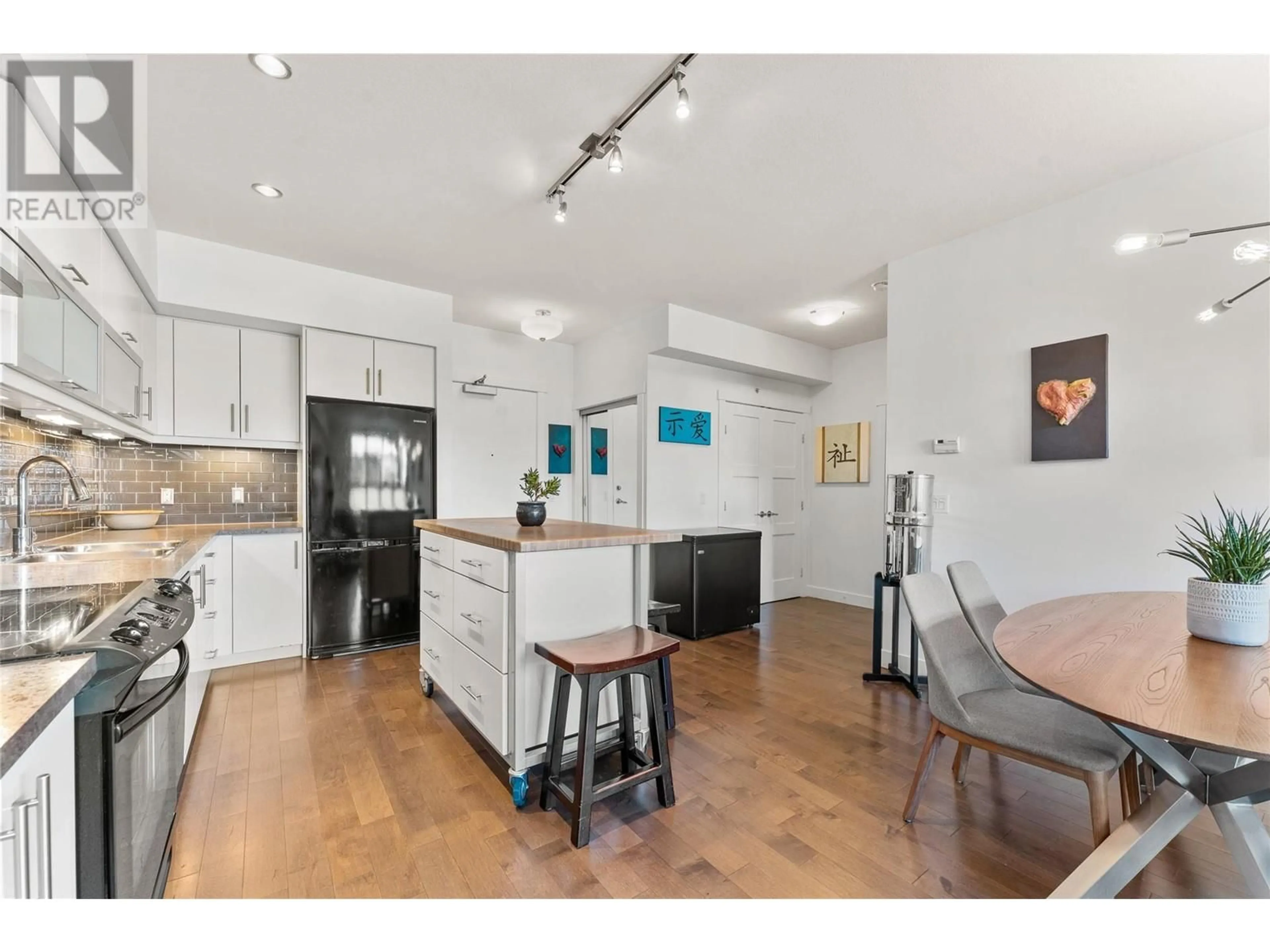 Open concept kitchen, unknown for 307 - 700 MARTIN AVENUE, Kelowna British Columbia V1Y6V3