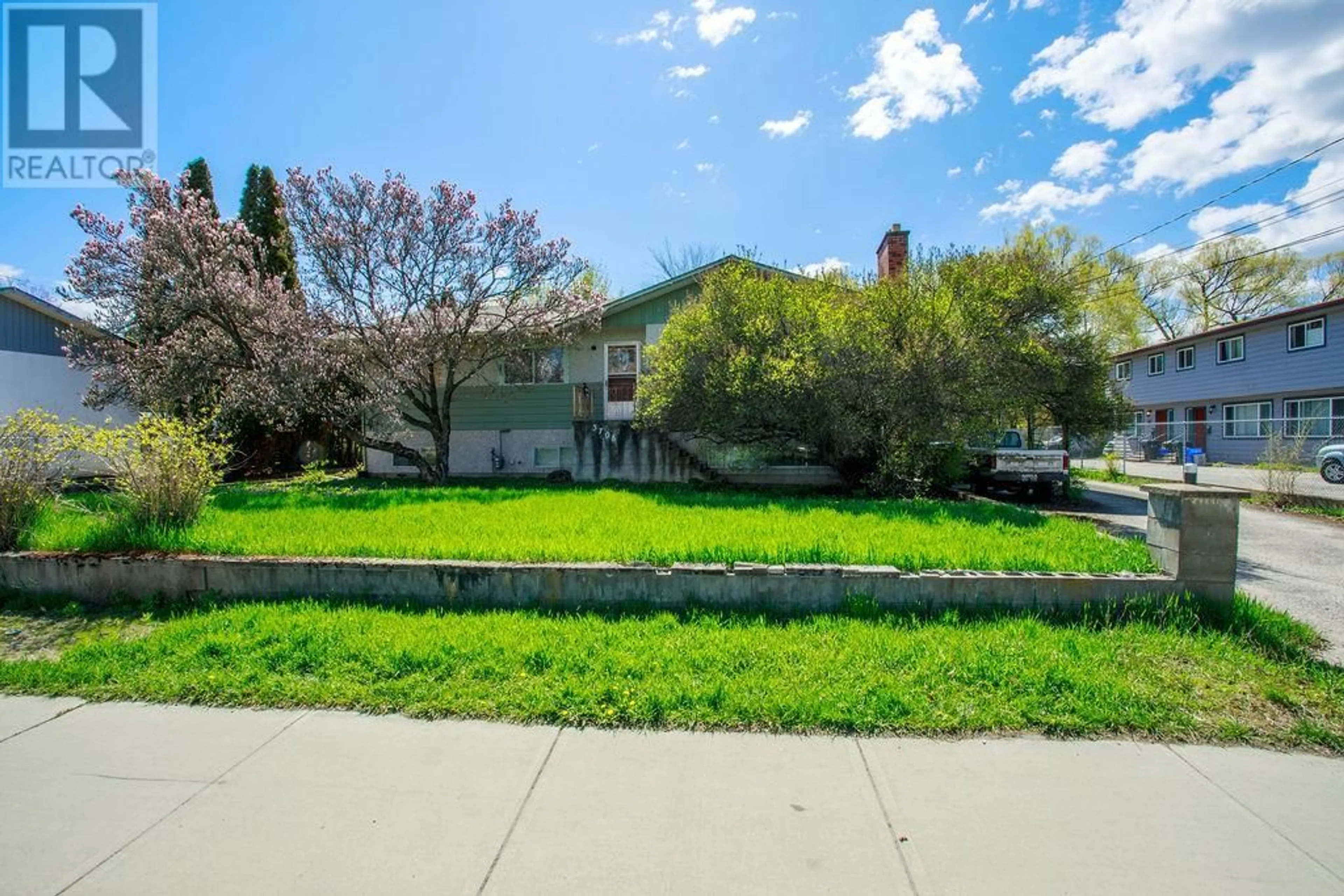 A pic from outside/outdoor area/front of a property/back of a property/a pic from drone, water/lake/river/ocean view for 3706 24 AVENUE, Vernon British Columbia V1T1L9