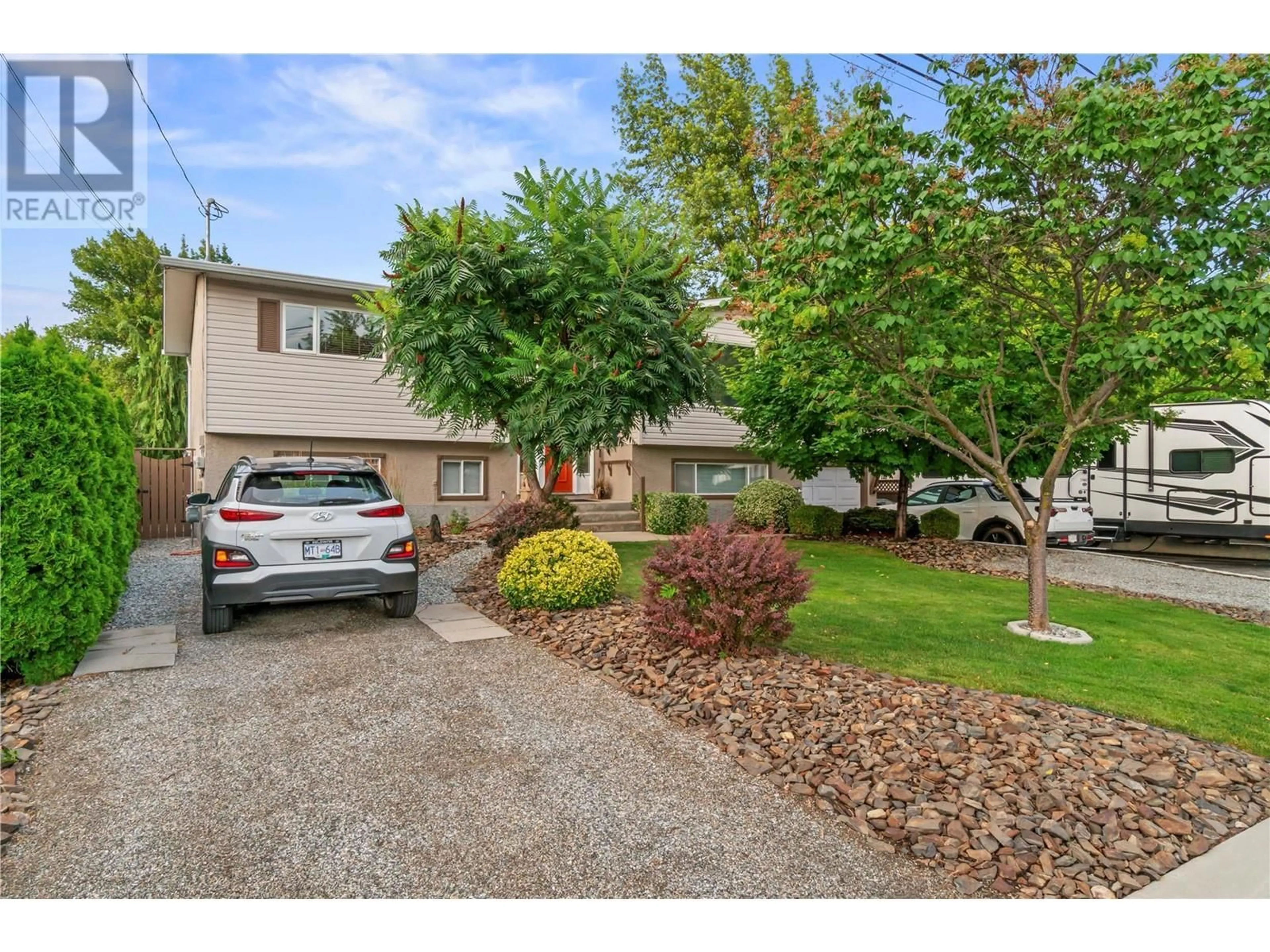 A pic from outside/outdoor area/front of a property/back of a property/a pic from drone, street for 930 HICKORY ROAD, Kelowna British Columbia V1X4K7