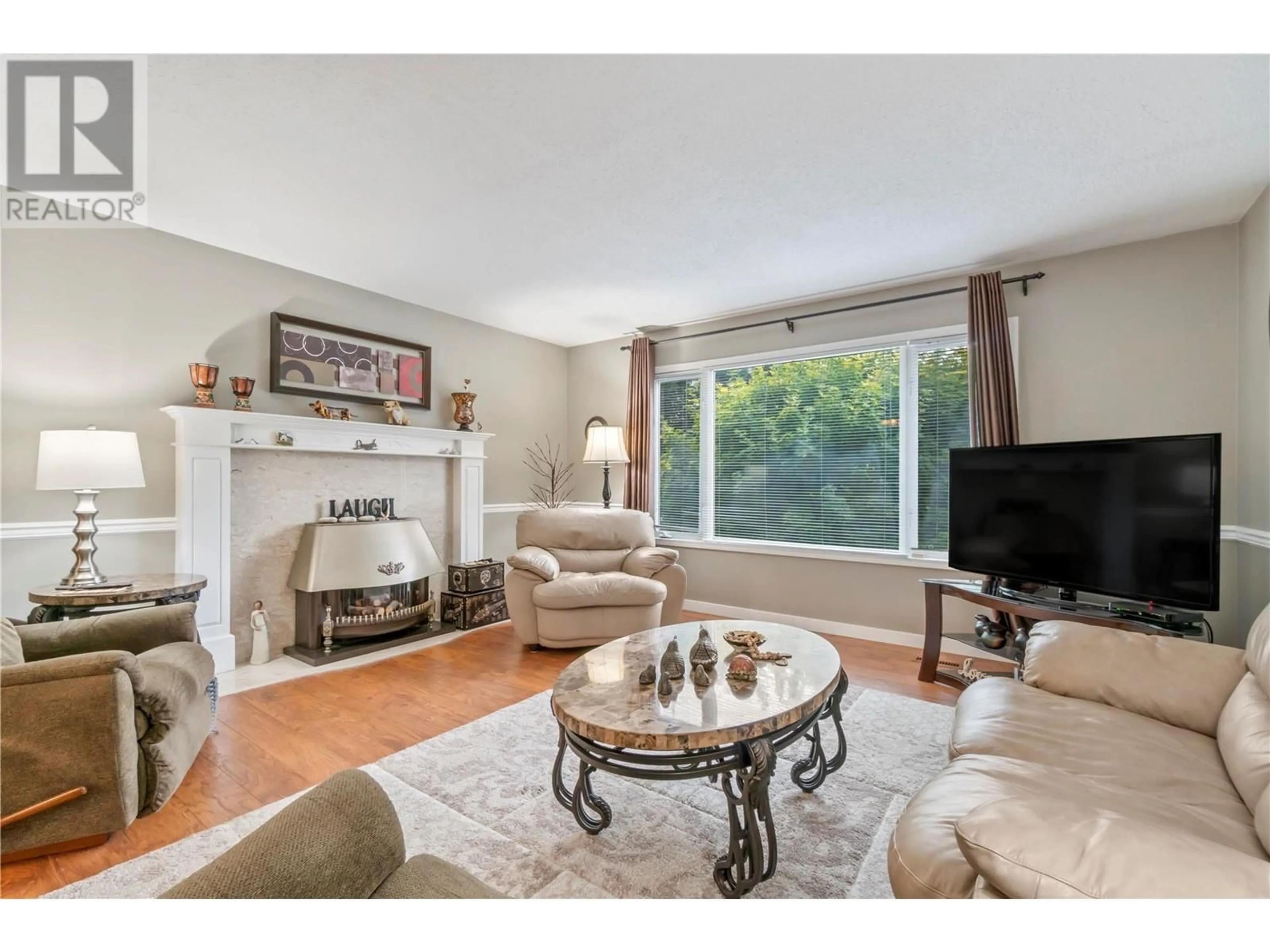 Living room with furniture, unknown for 930 HICKORY ROAD, Kelowna British Columbia V1X4K7