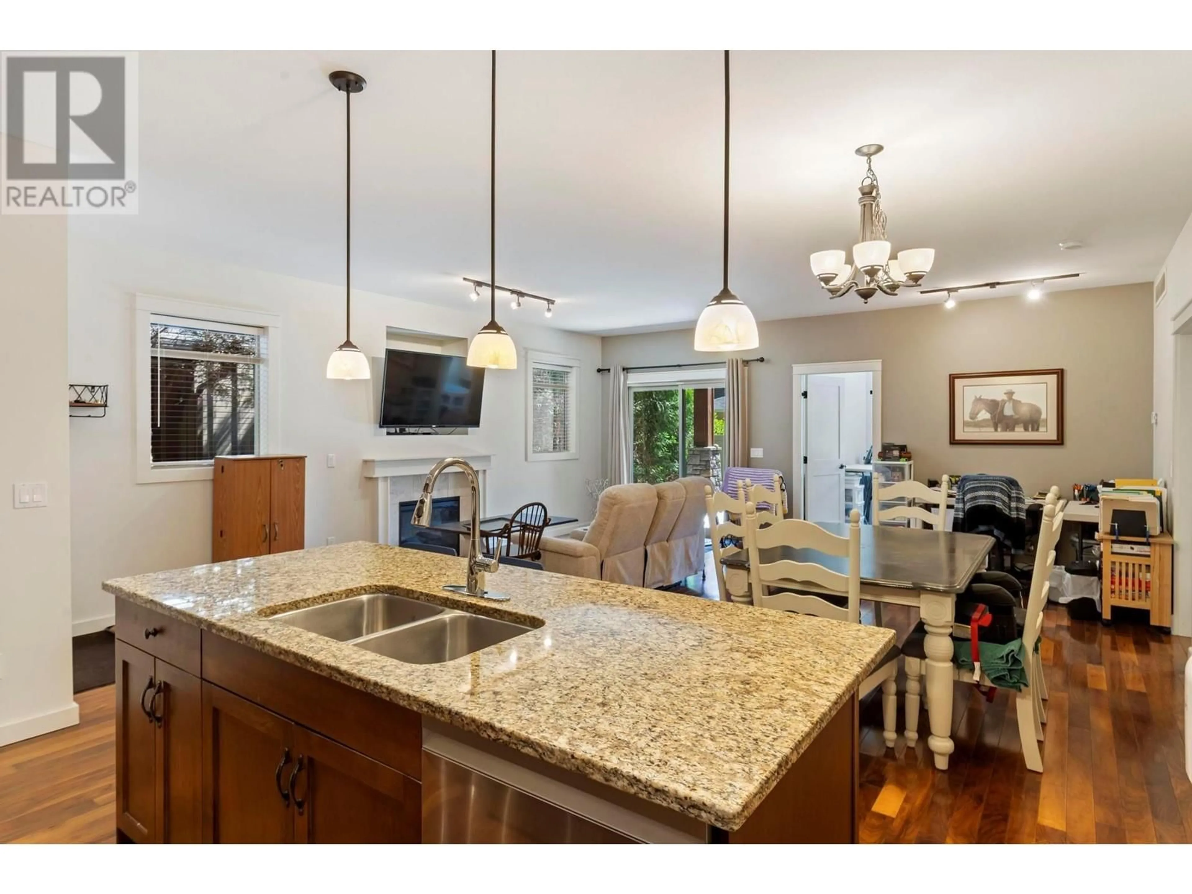 Open concept kitchen, ceramic/tile floor for 122 - 511 YATES ROAD, Kelowna British Columbia V1V2X2