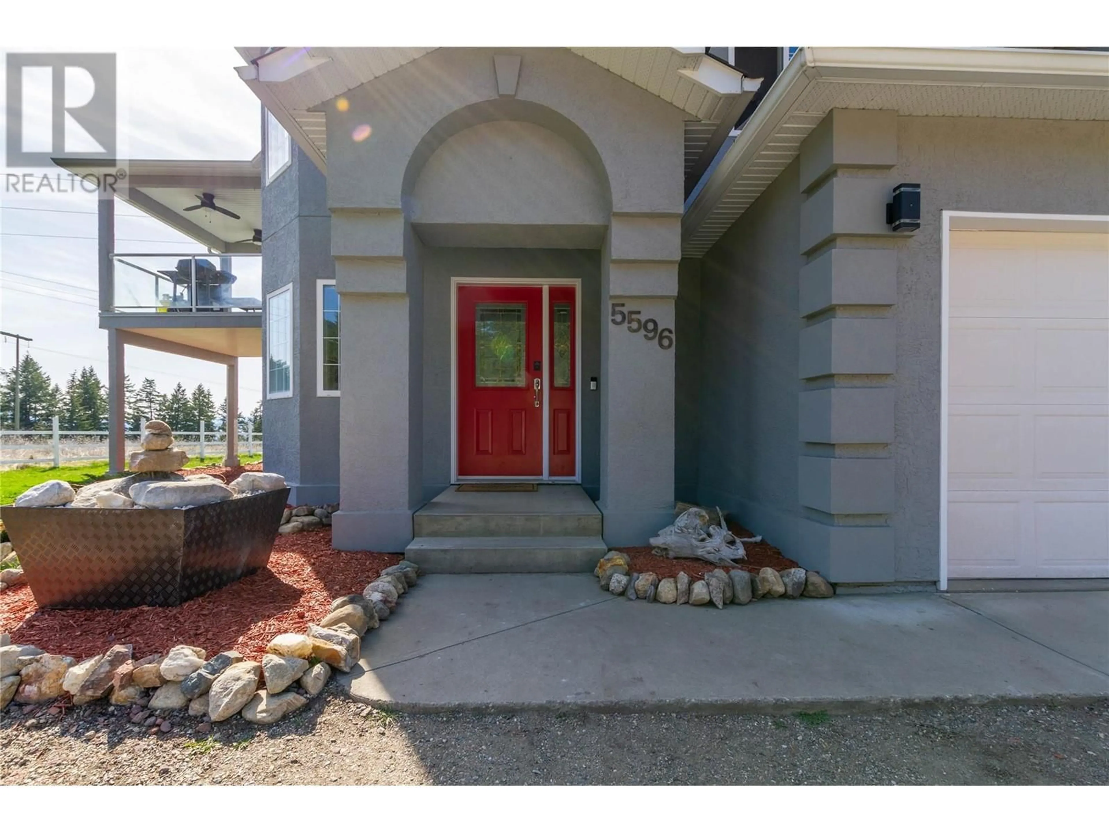Indoor entryway for 5596 CURLEW ROAD, Vernon British Columbia V1B3J8