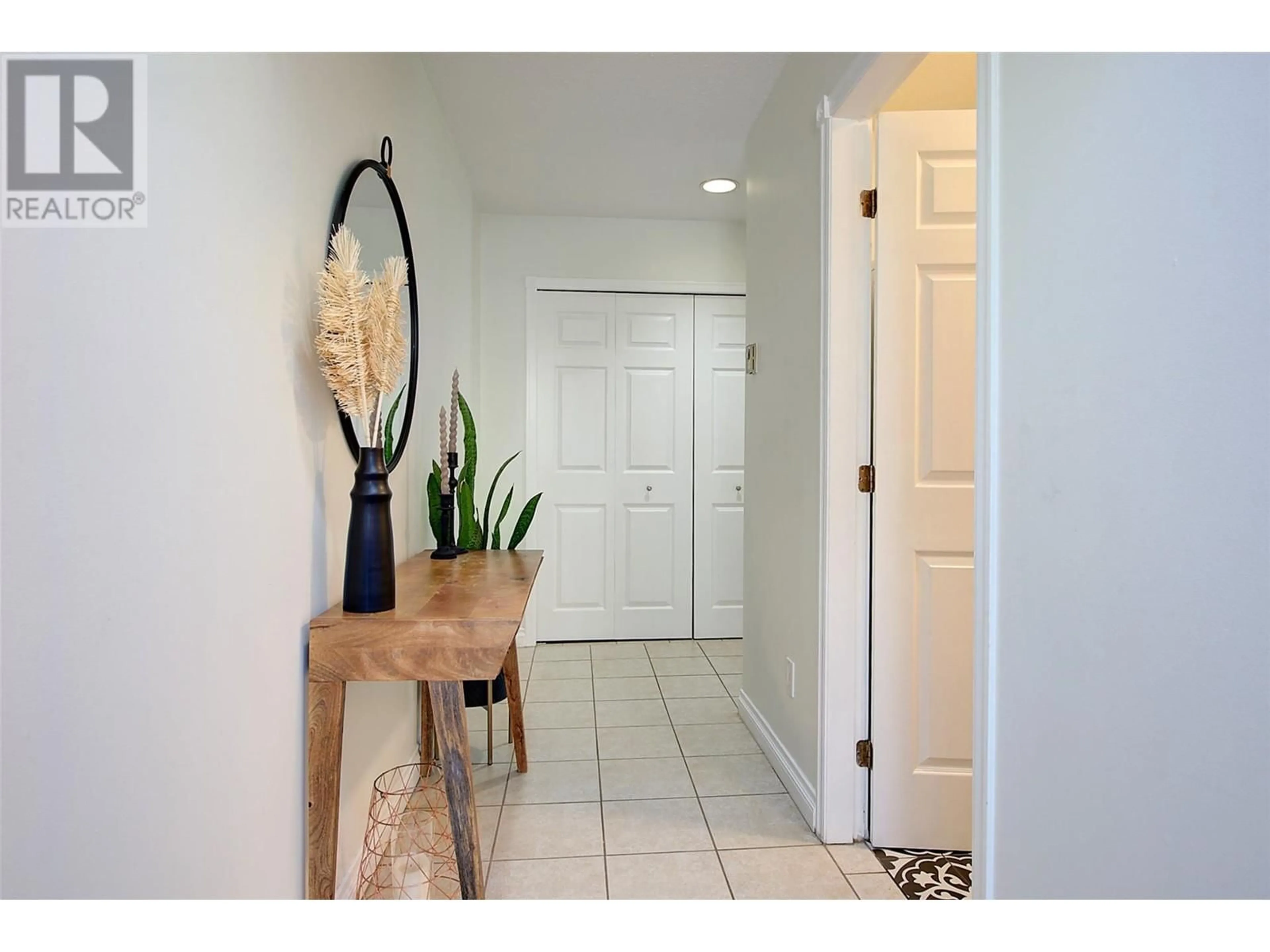 Indoor entryway for 23 - 1950 BURTCH ROAD, Kelowna British Columbia V1Y4B2