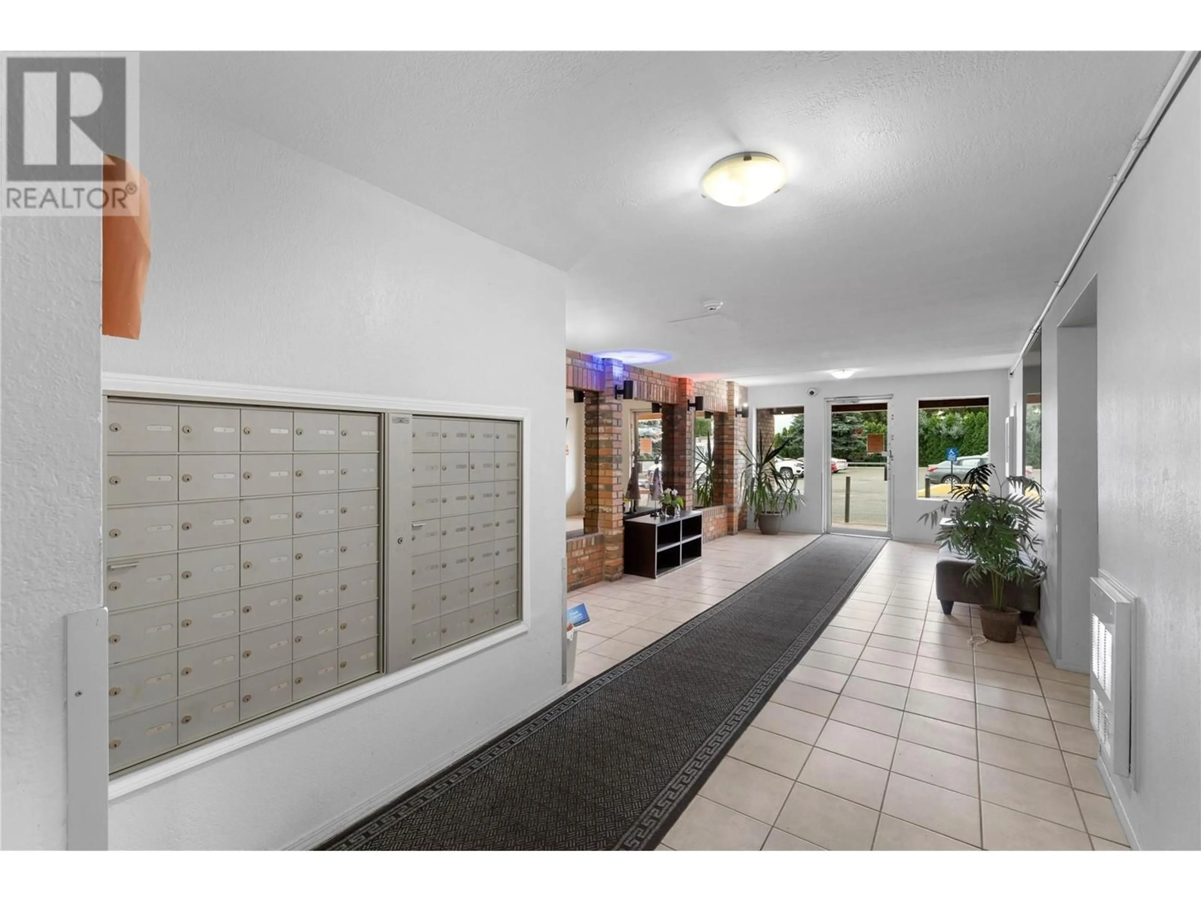 Indoor foyer for 215 - 1760 BRUNNER AVENUE, Kamloops British Columbia V2B3L7