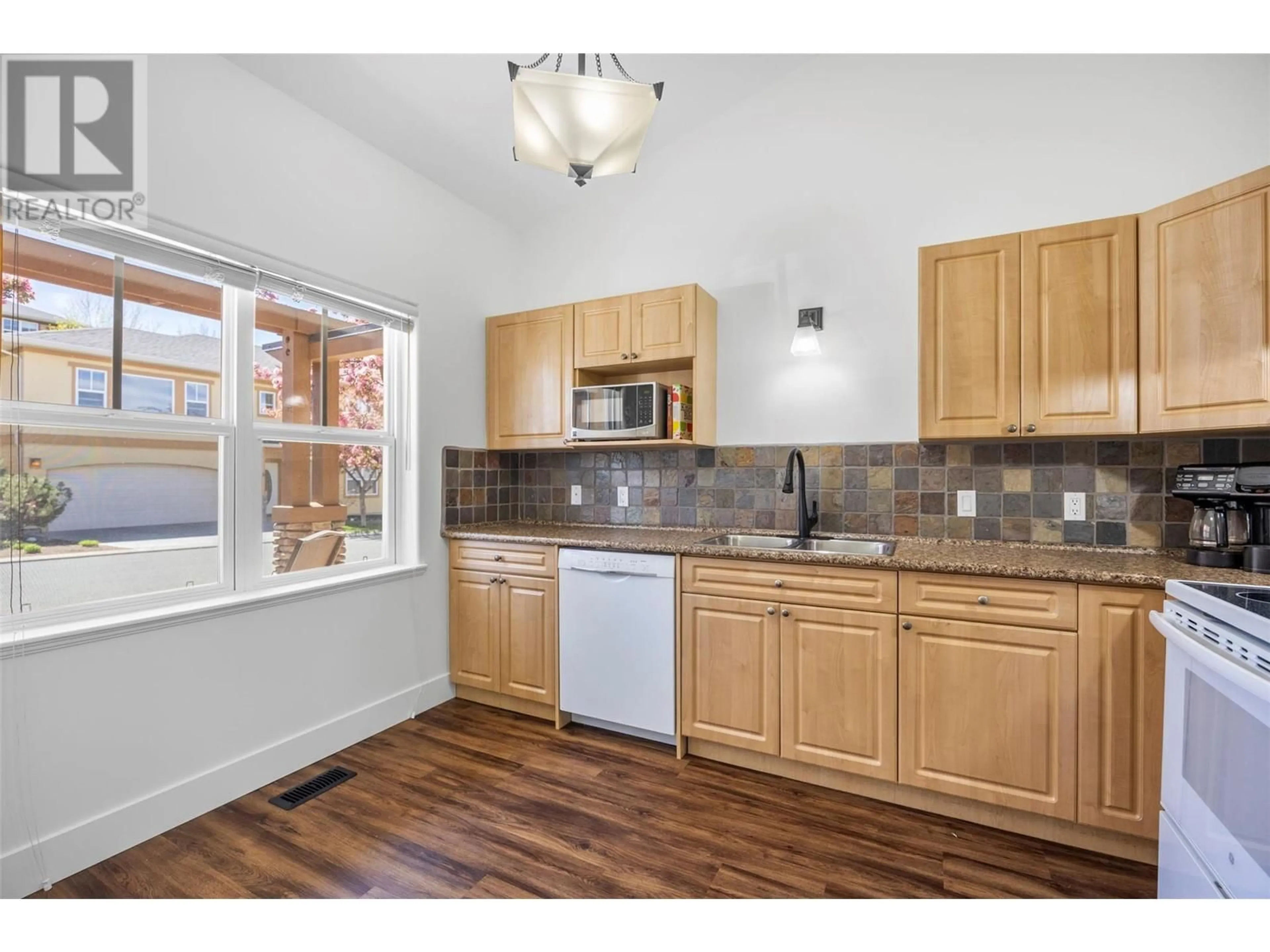 Standard kitchen, unknown for 4 - 1055 ABERDEEN DRIVE, Kamloops British Columbia V1S2A7