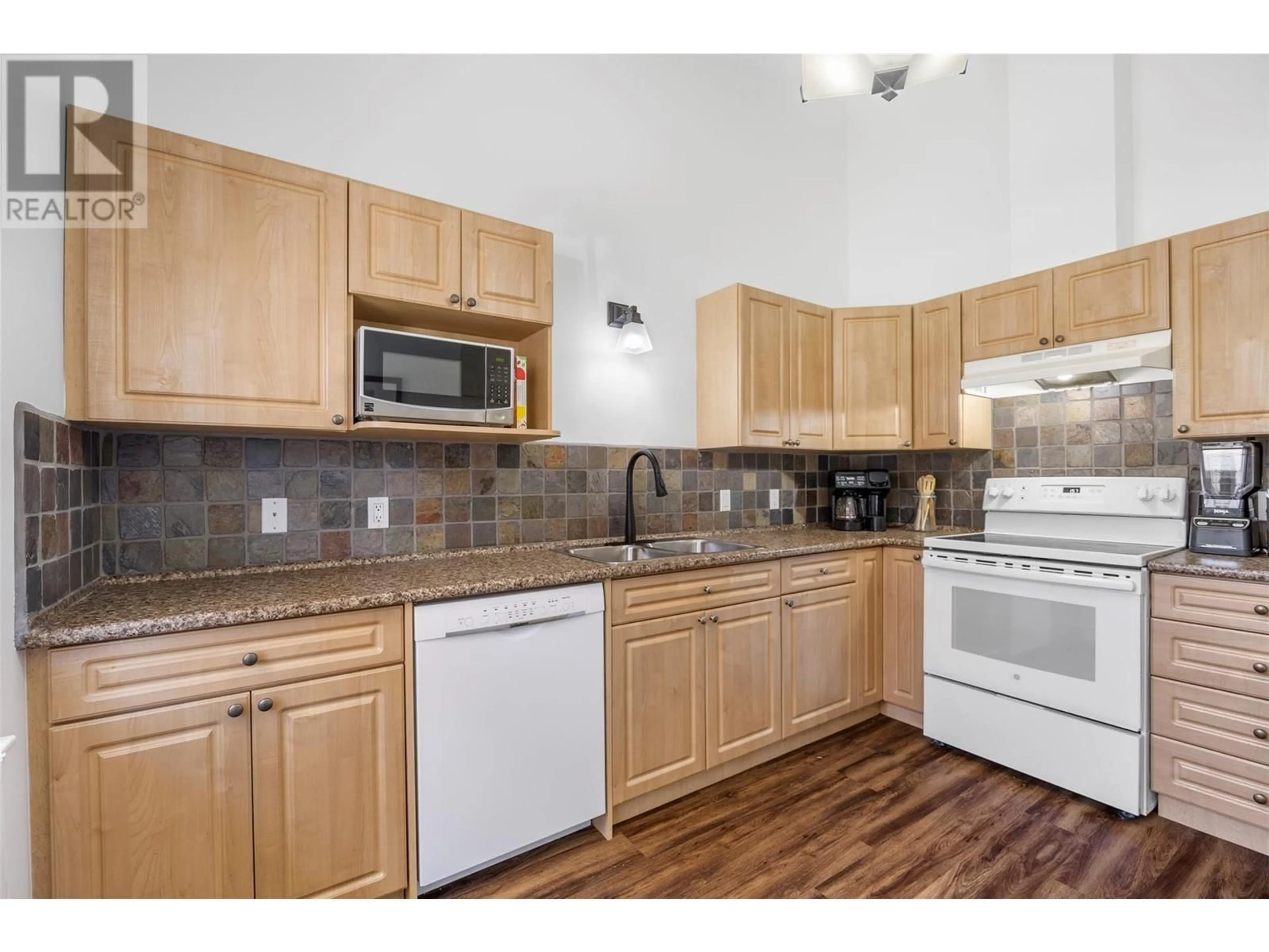 Standard kitchen, unknown for 4 - 1055 ABERDEEN DRIVE, Kamloops British Columbia V1S2A7