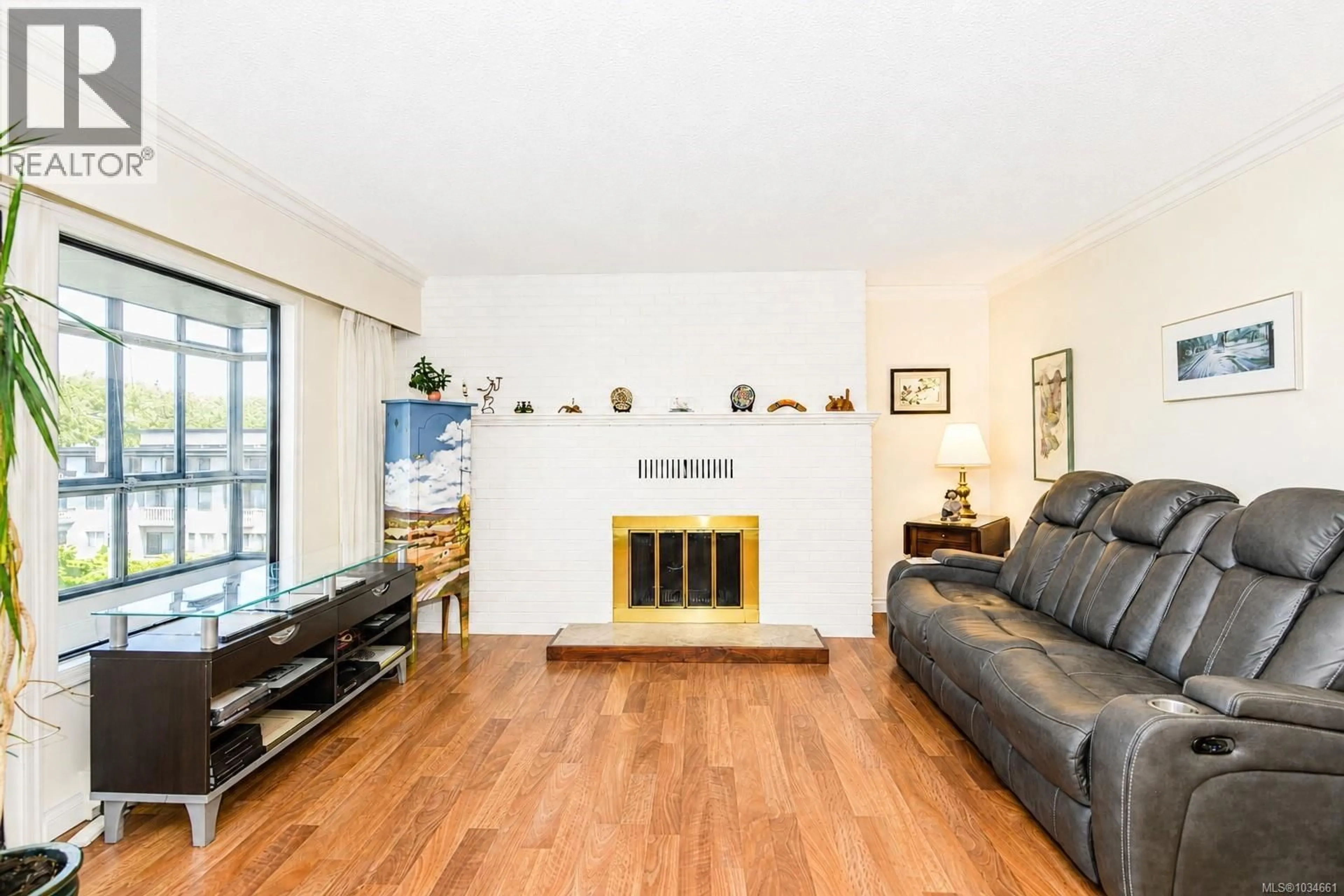 Living room with furniture, unknown for 506 - 420 LINDEN AVENUE, Victoria British Columbia V8V4G3