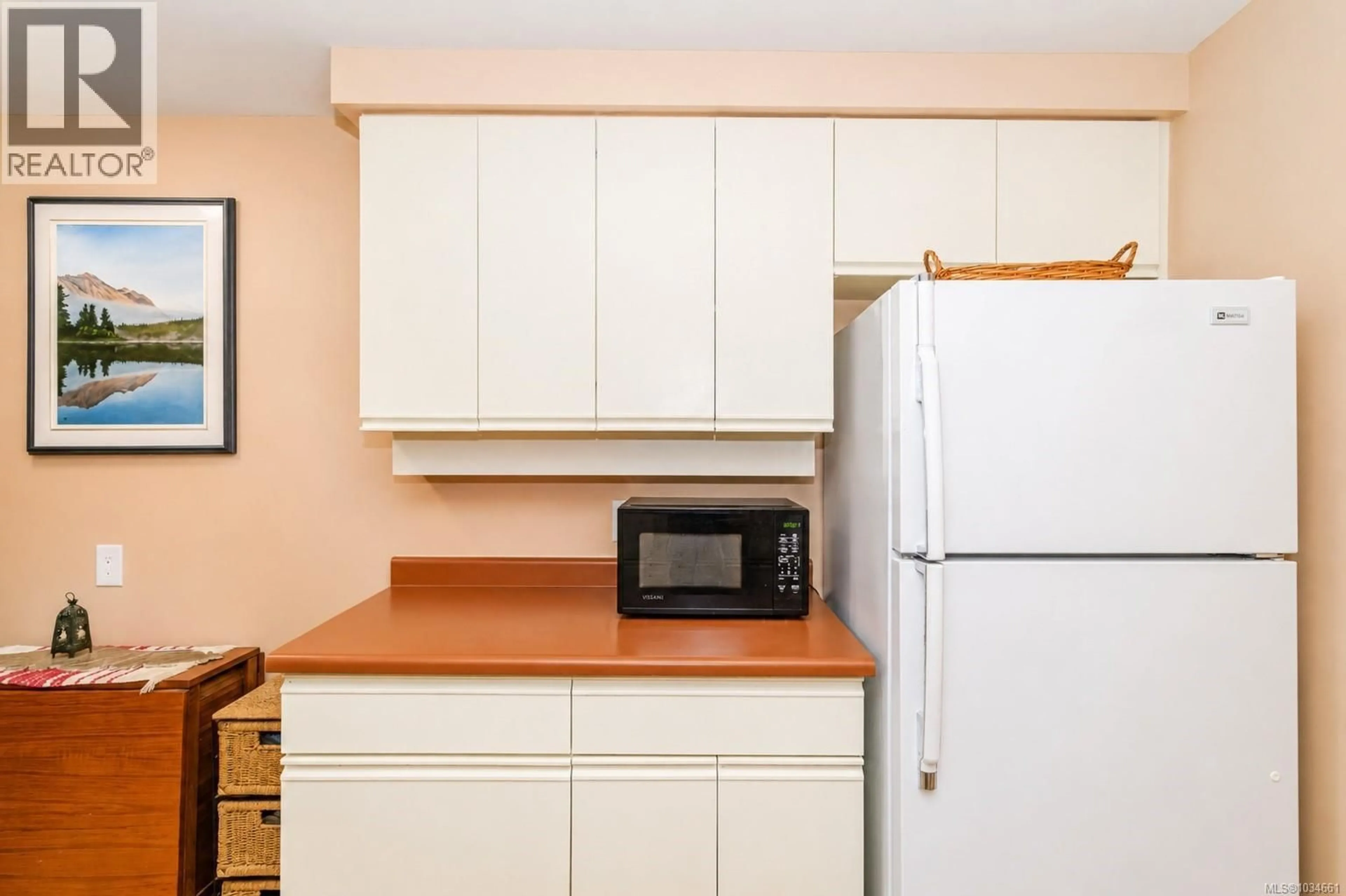 Standard kitchen, unknown for 506 - 420 LINDEN AVENUE, Victoria British Columbia V8V4G3