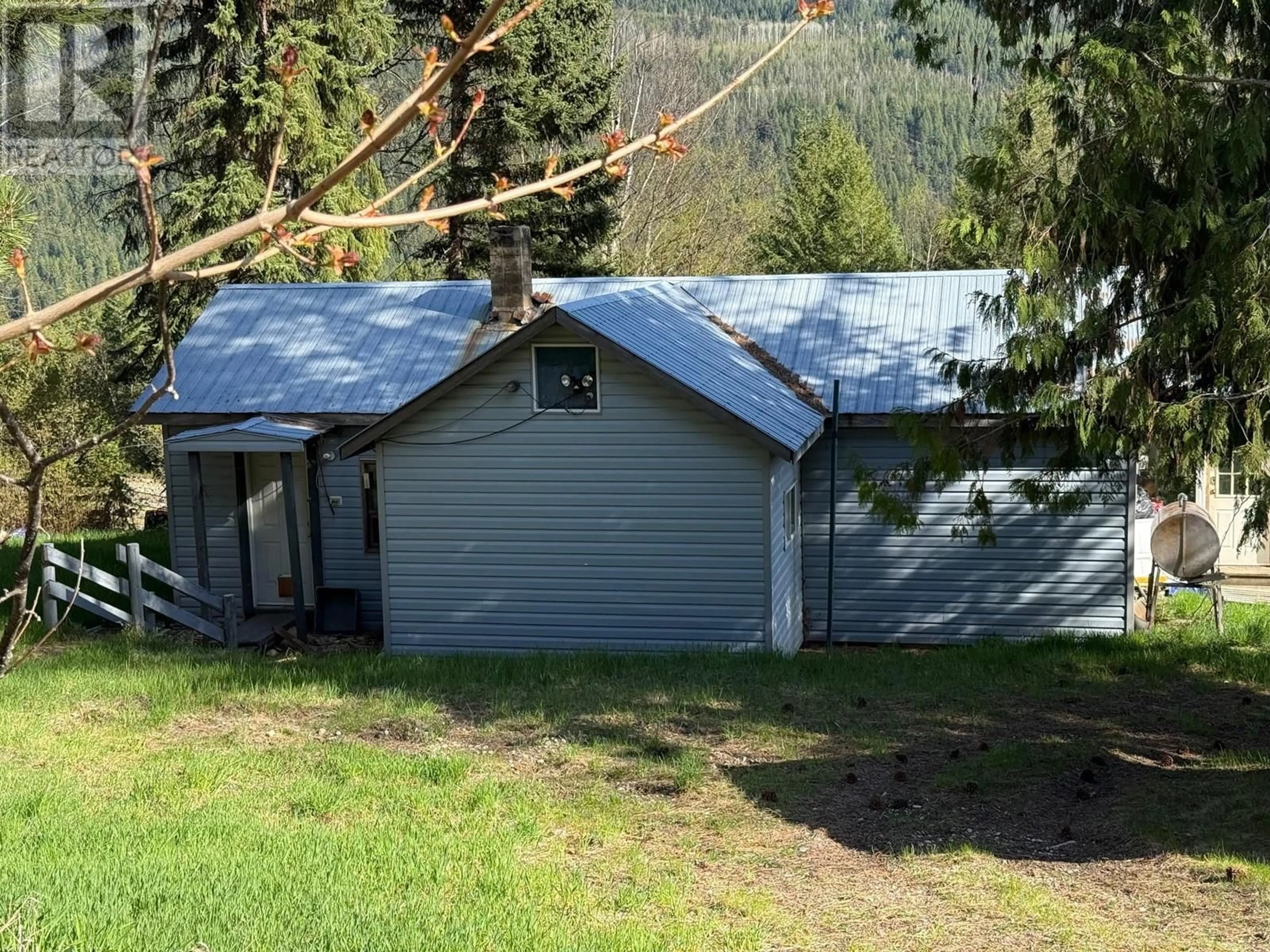 A pic from outside/outdoor area/front of a property/back of a property/a pic from drone, unknown for 3437 YELLOWHEAD HIGHWAY, Vavenby British Columbia V0E3A0