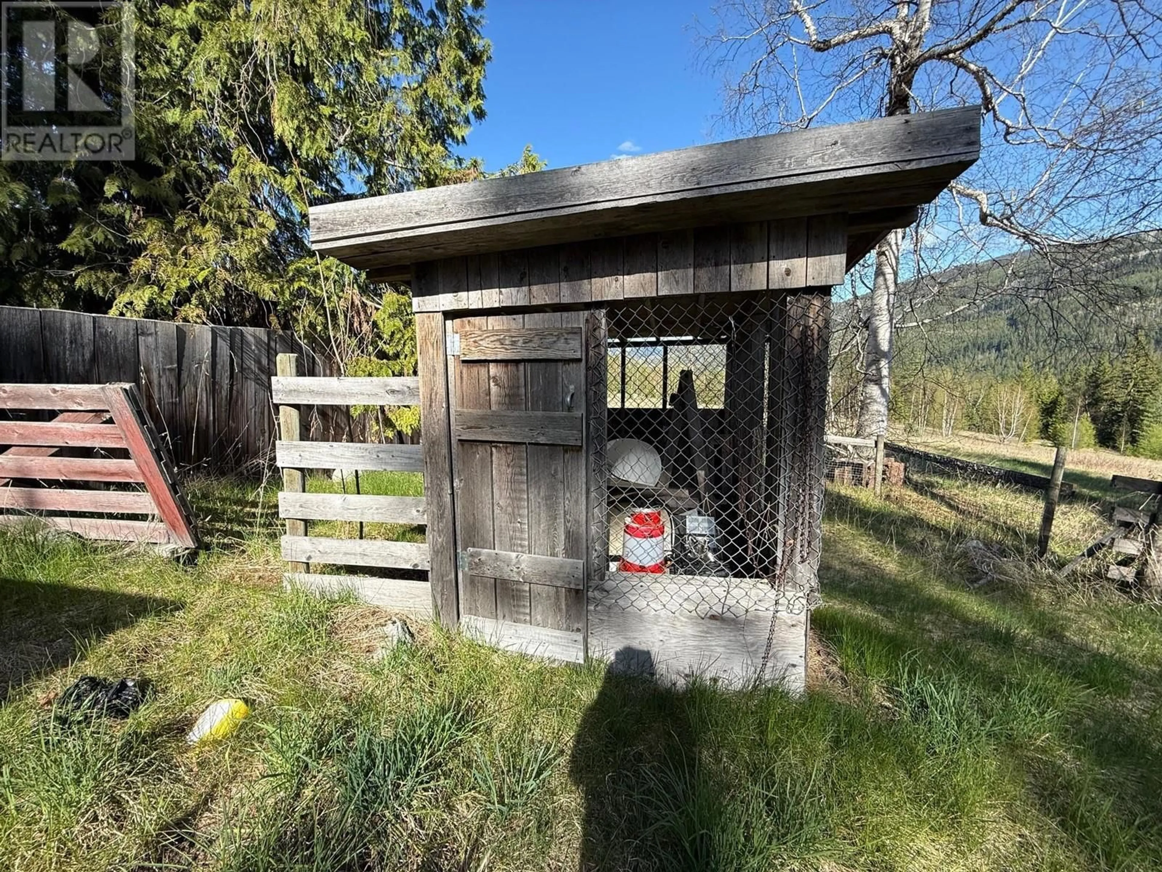 Shed for 3437 YELLOWHEAD HIGHWAY, Vavenby British Columbia V0E3A0