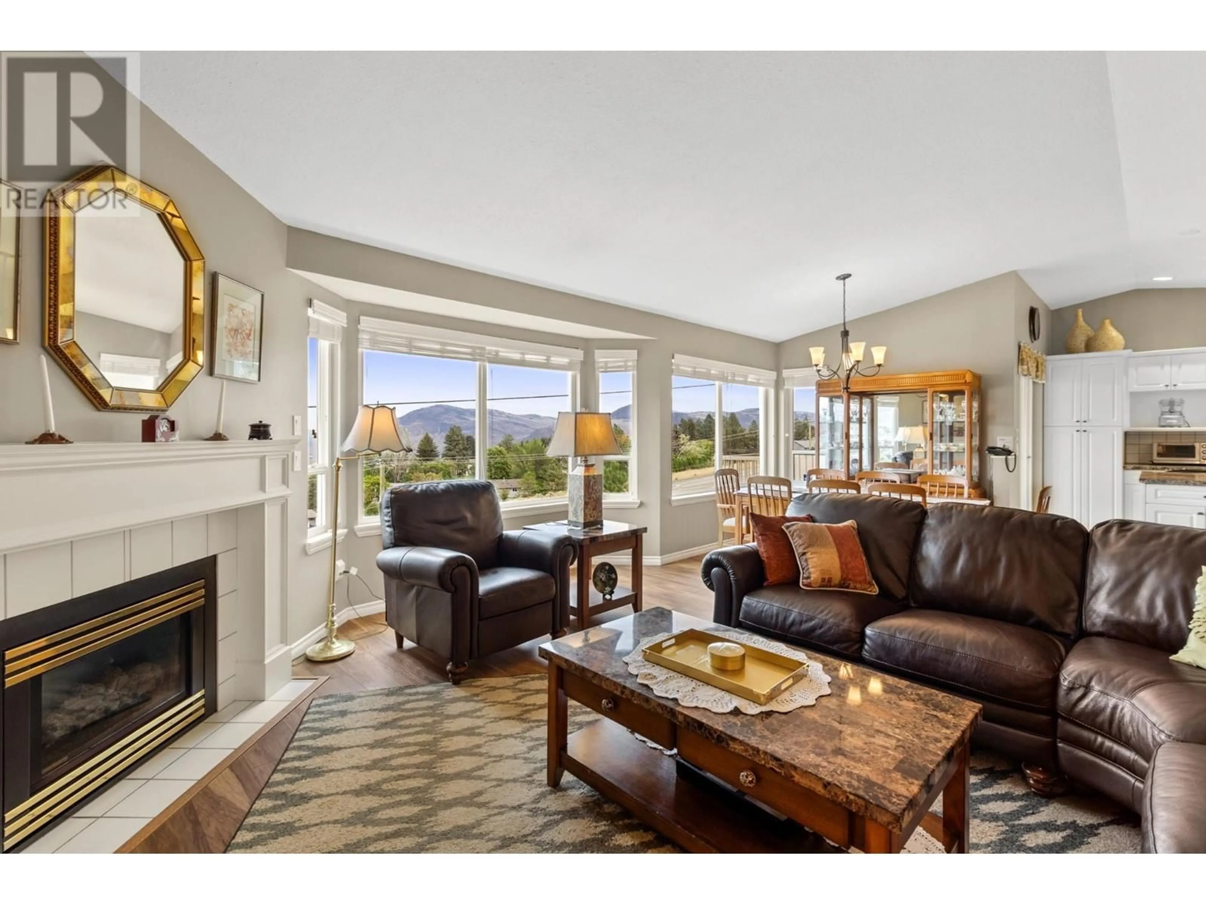 Living room with furniture, ceramic/tile floor for 93 - 1950 BRAEVIEW PLACE, Kamloops British Columbia V1S1R8
