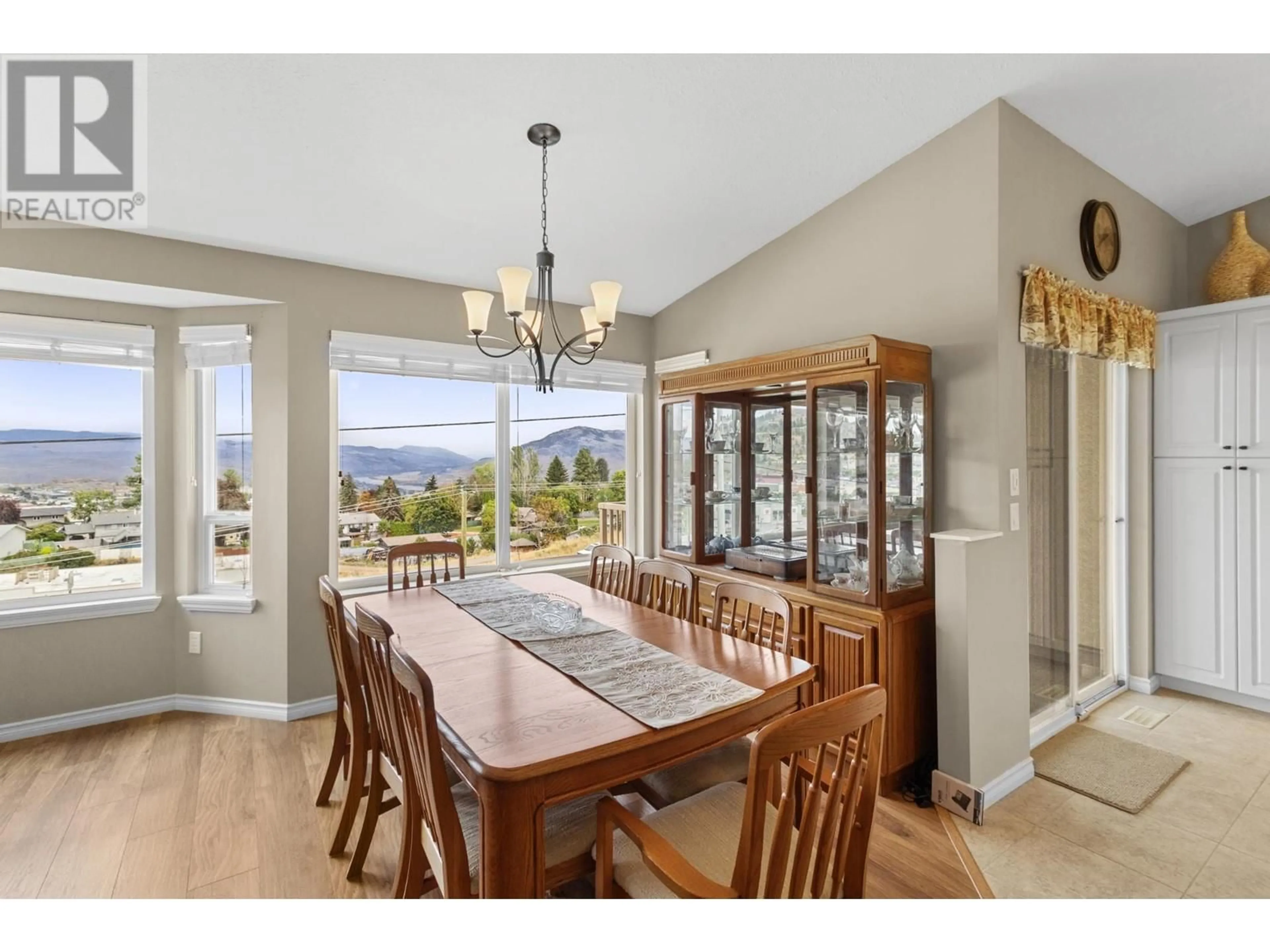 Dining room, wood/laminate floor for 93 - 1950 BRAEVIEW PLACE, Kamloops British Columbia V1S1R8