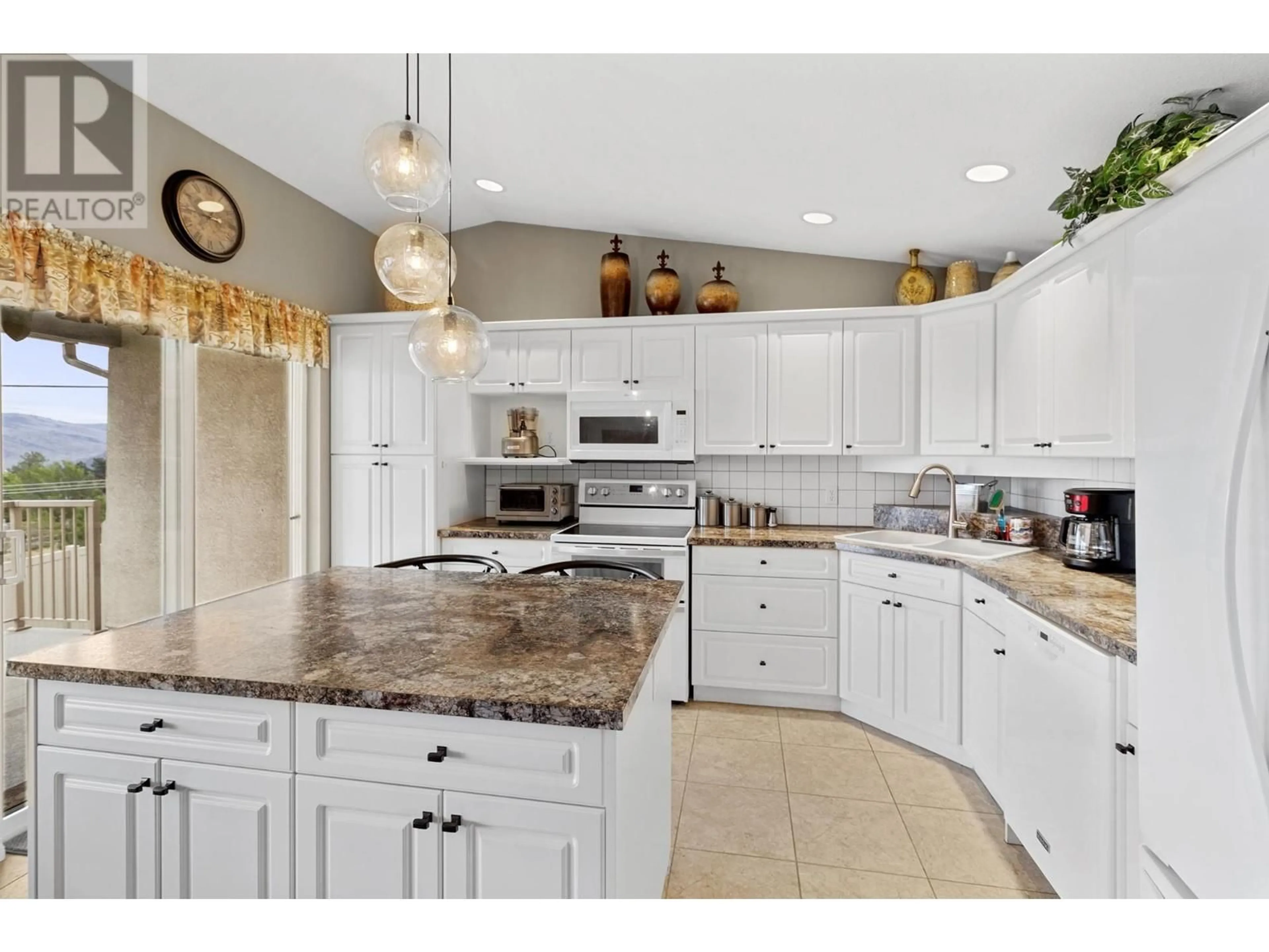 Open concept kitchen, ceramic/tile floor for 93 - 1950 BRAEVIEW PLACE, Kamloops British Columbia V1S1R8