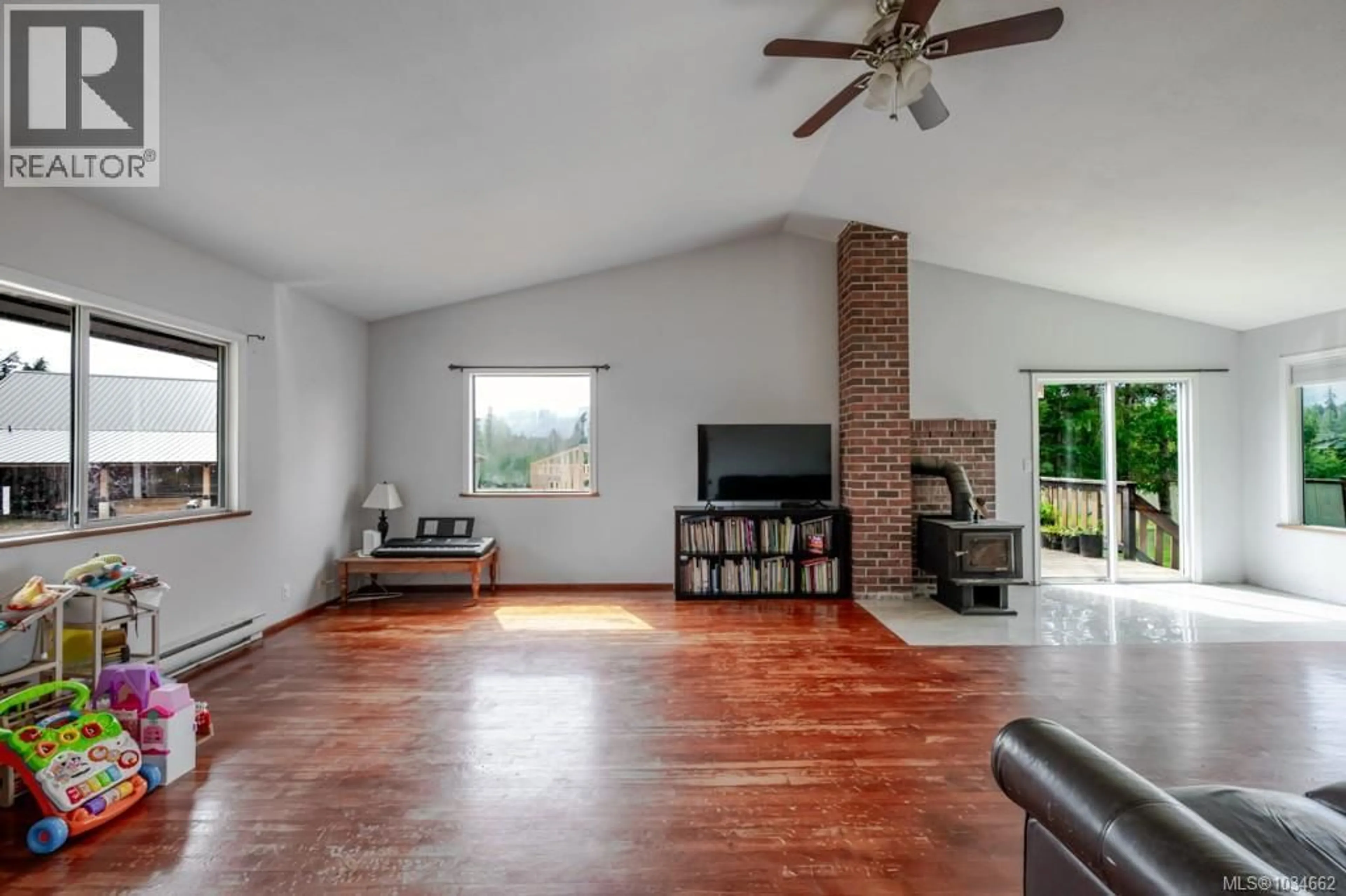 Living room with furniture, unknown for 981 PRATT ROAD, Qualicum Beach British Columbia V9K1W5