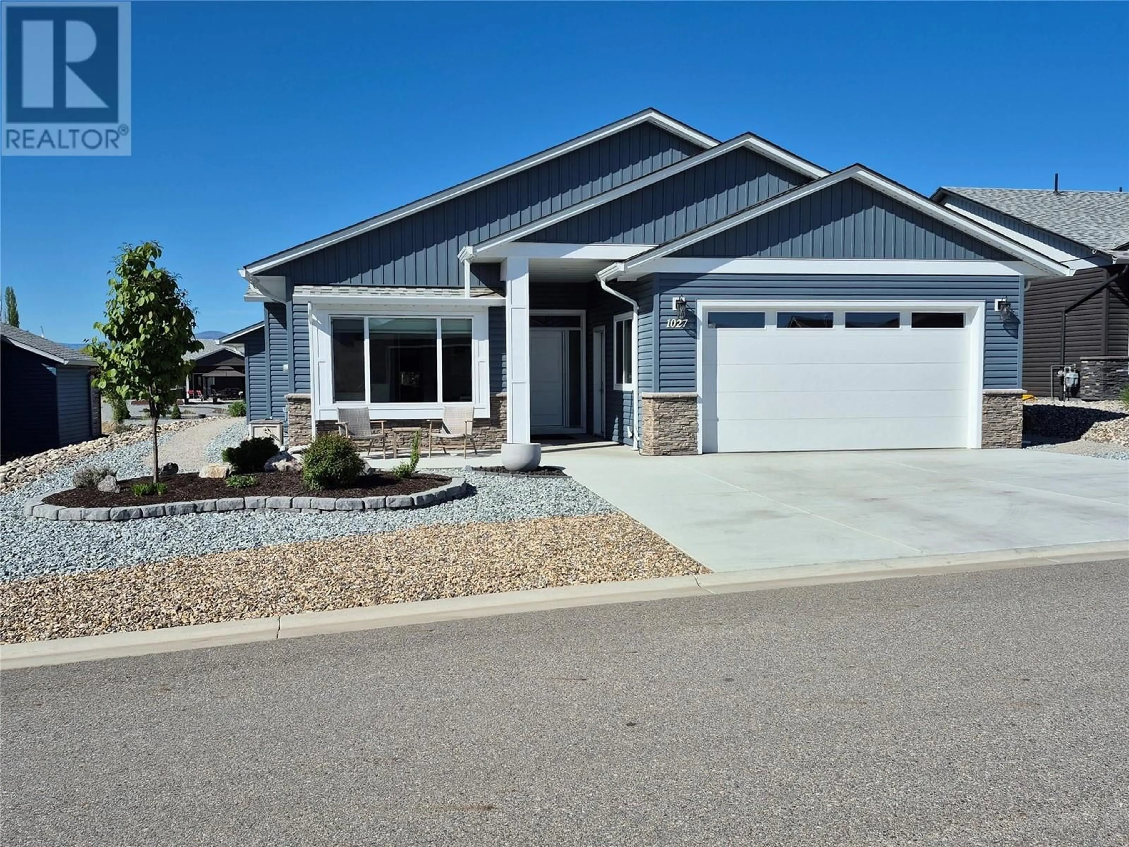 Home with vinyl exterior material, street for 1027 10 TH AVENUE, Vernon British Columbia V1H1Z1