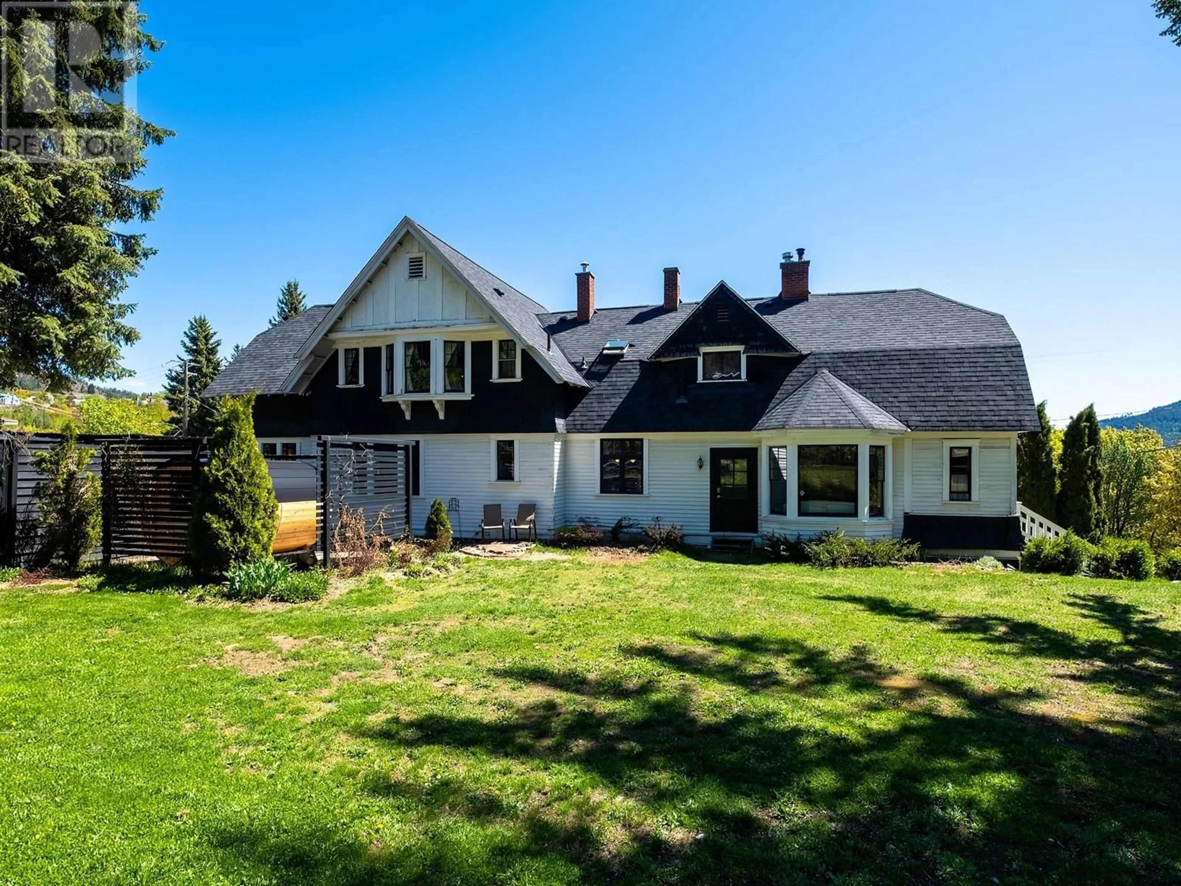 A pic from outside/outdoor area/front of a property/back of a property/a pic from drone, unknown for 1345 SPOKANE STREET, Rossland British Columbia V0G1Y0