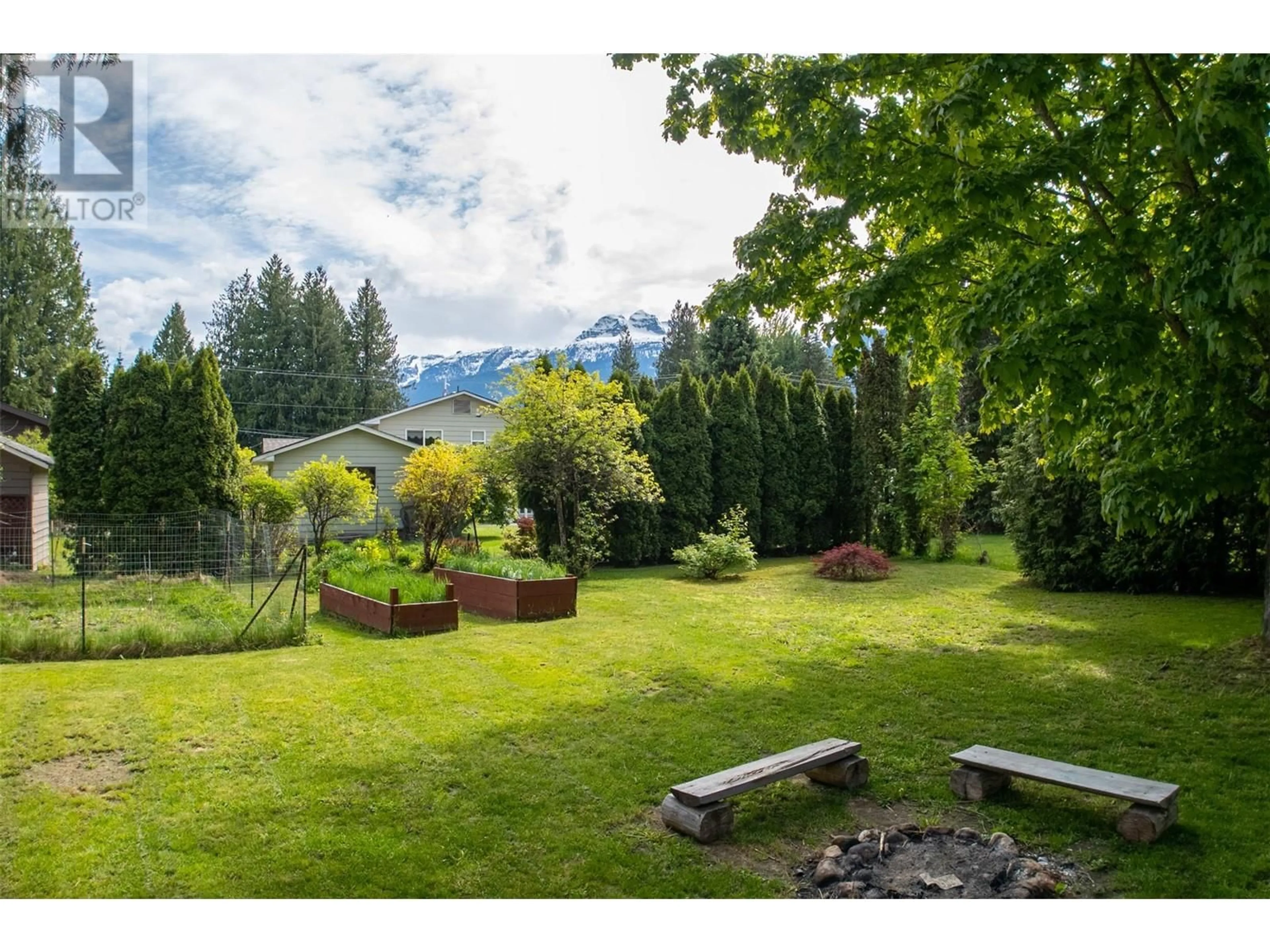 Patio, mountain view for 1329 PRATICO ROAD, Revelstoke British Columbia V0E2S1