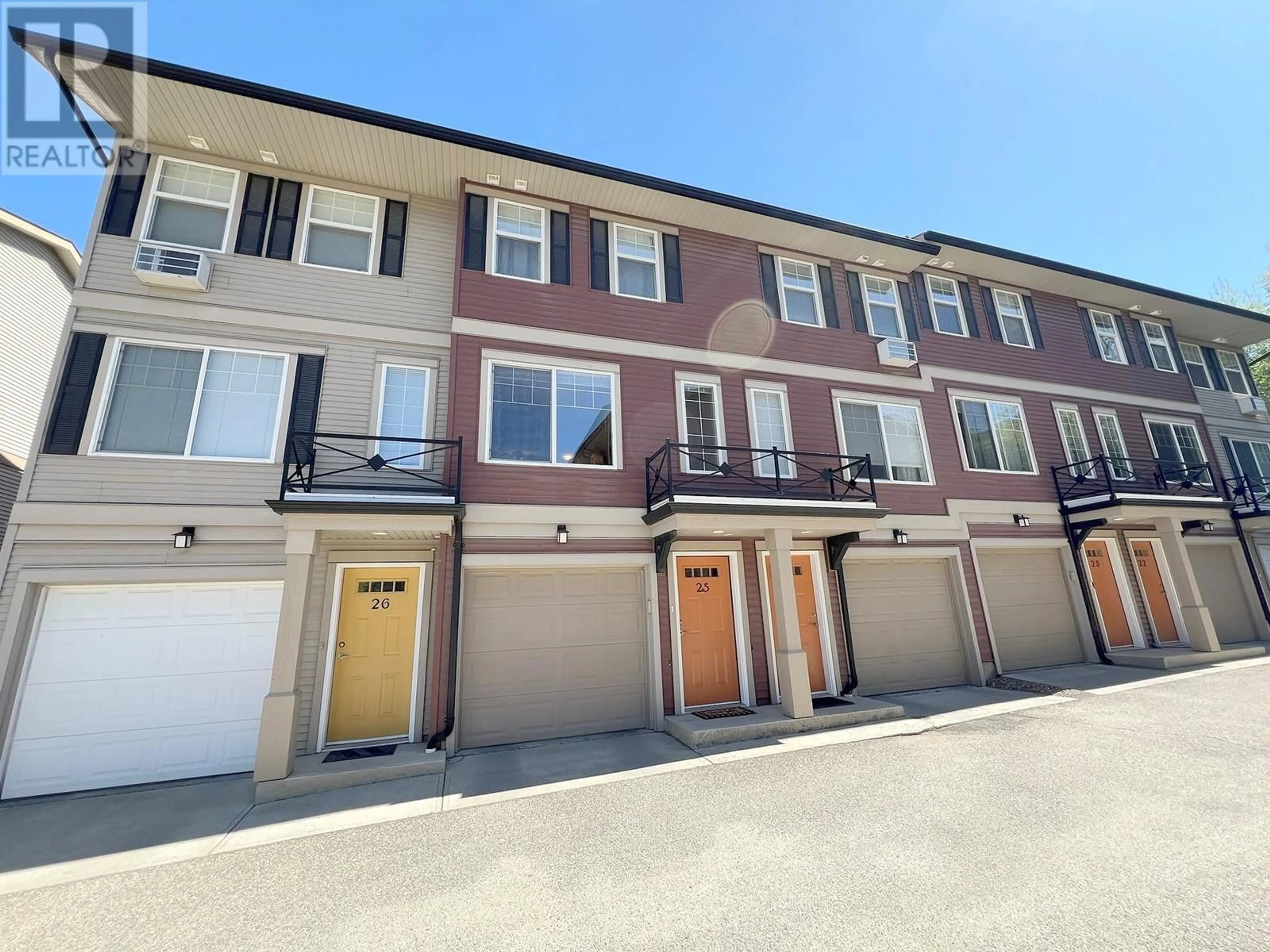 A pic from outside/outdoor area/front of a property/back of a property/a pic from drone, street for 25 - 1970 BRAEVIEW PLACE, Kamloops British Columbia V1S1N5