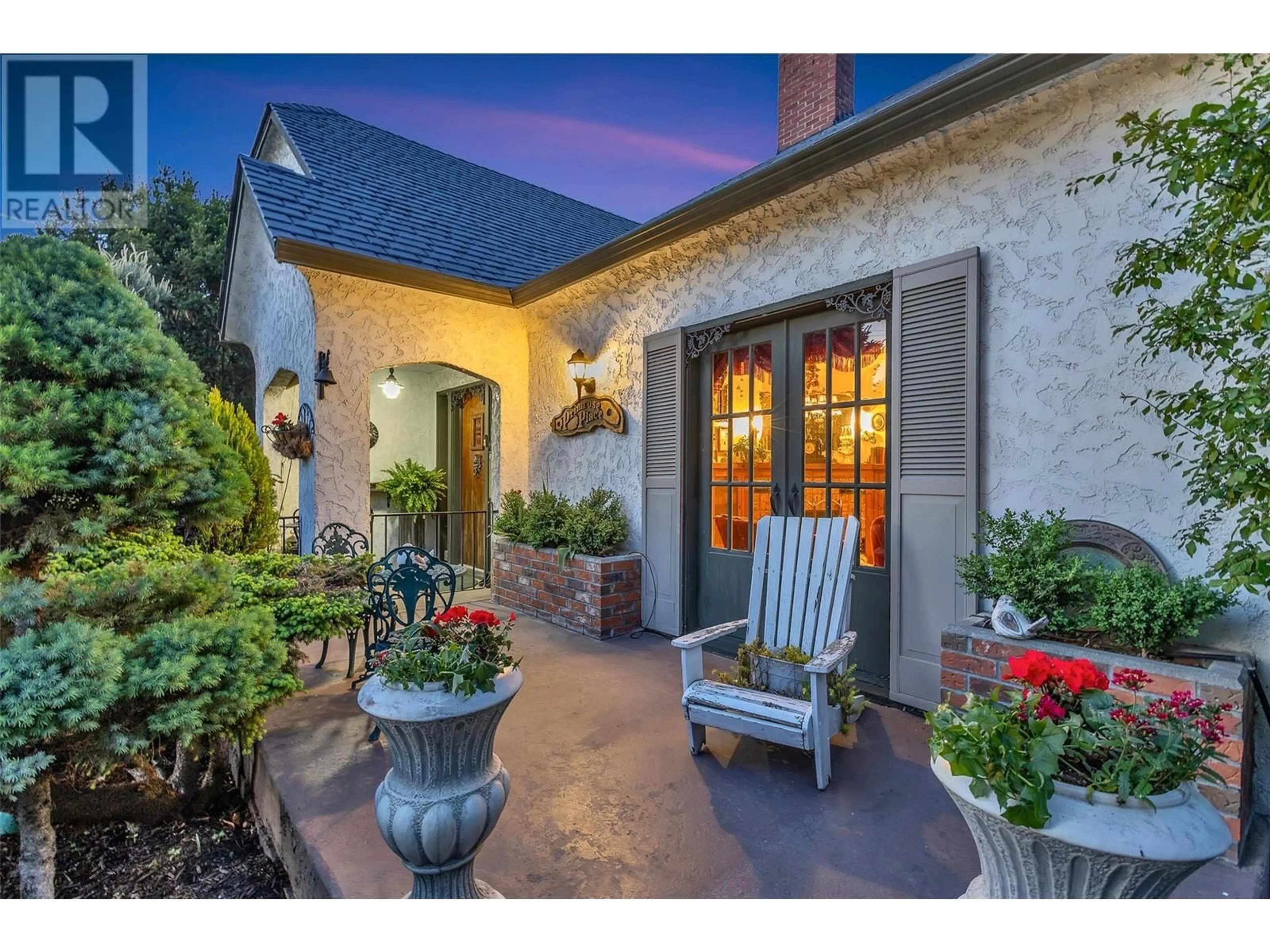 Indoor entryway for 1064 FAIRVIEW ROAD, Penticton British Columbia V2A5Z2