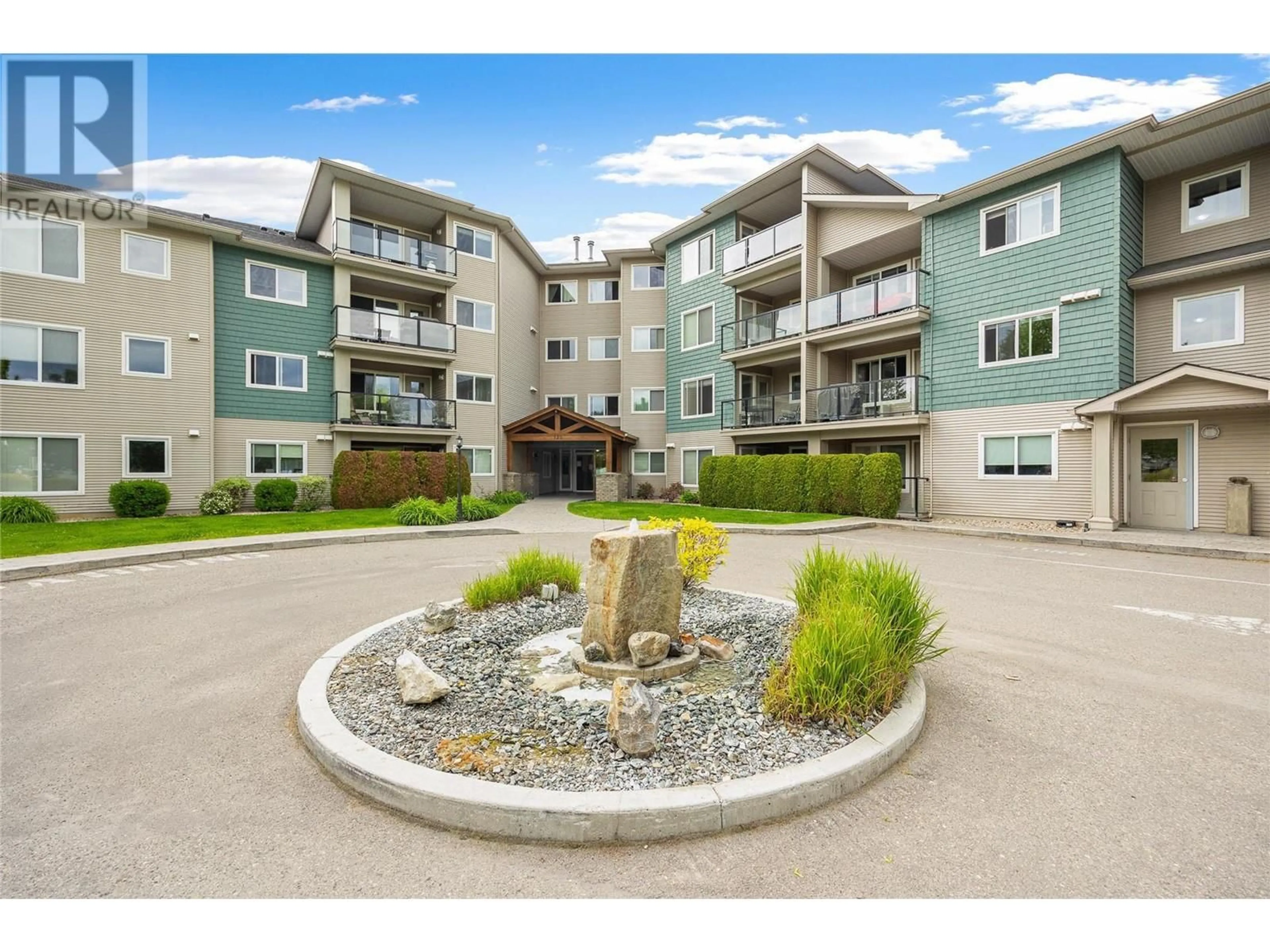 Patio, unknown for 311 - 135 ZIPRICK ROAD, Kelowna British Columbia V1X8B2