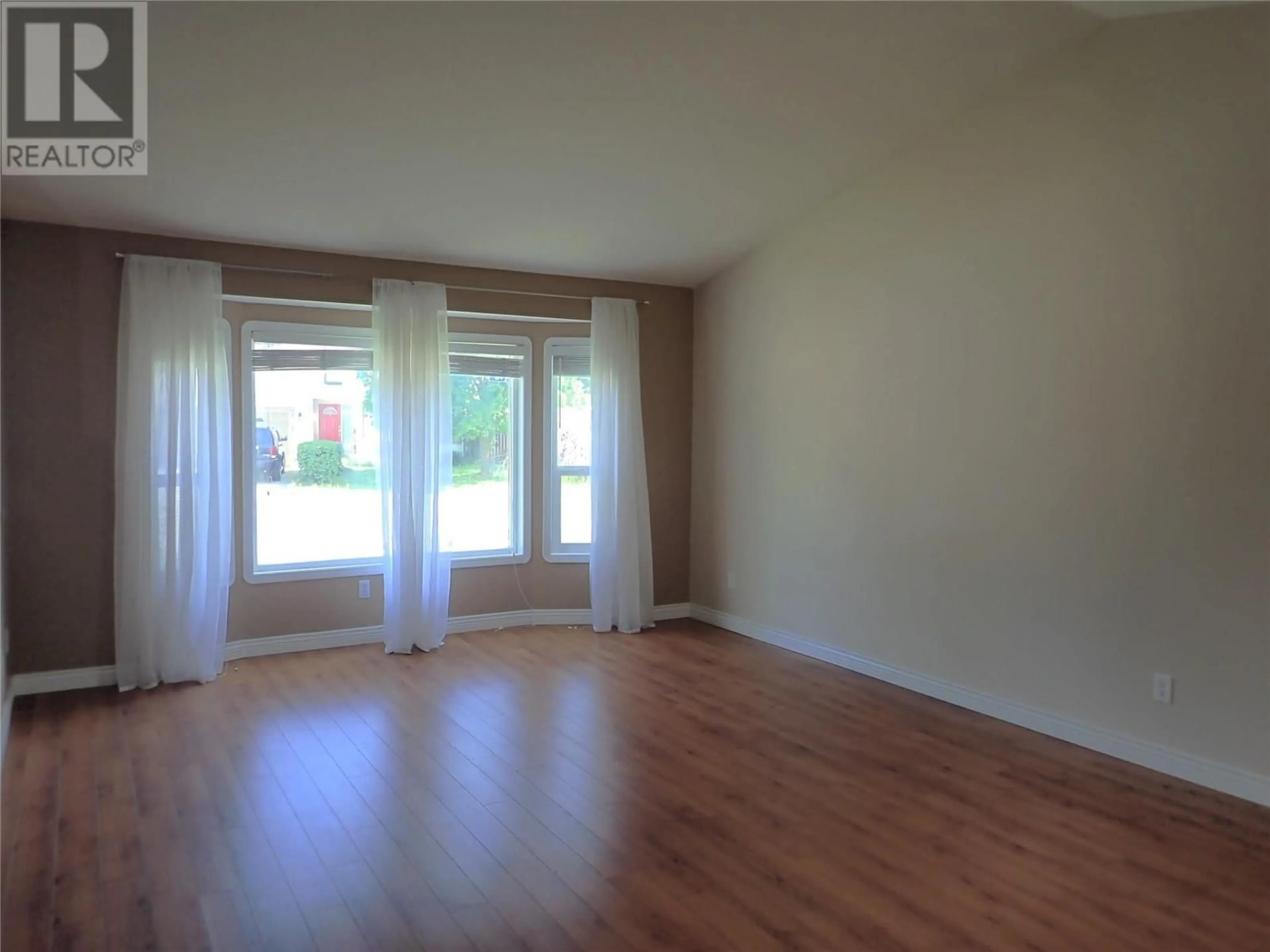 A pic of a room for 298 DRYSDALE BOULEVARD, Kelowna British Columbia V1V1P5