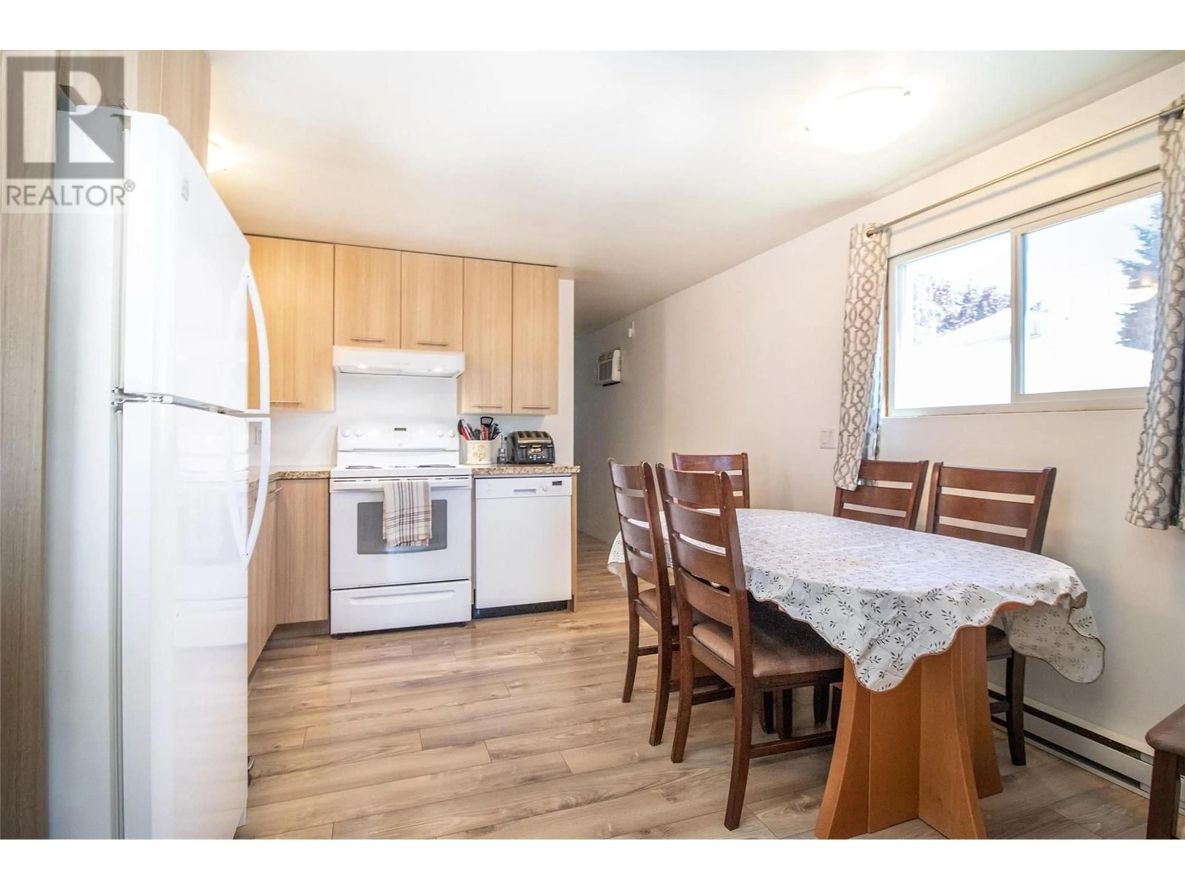 Standard kitchen, wood/laminate floor for 92 - 3745 LAKESHORE ROAD, Kelowna British Columbia V1W3K4