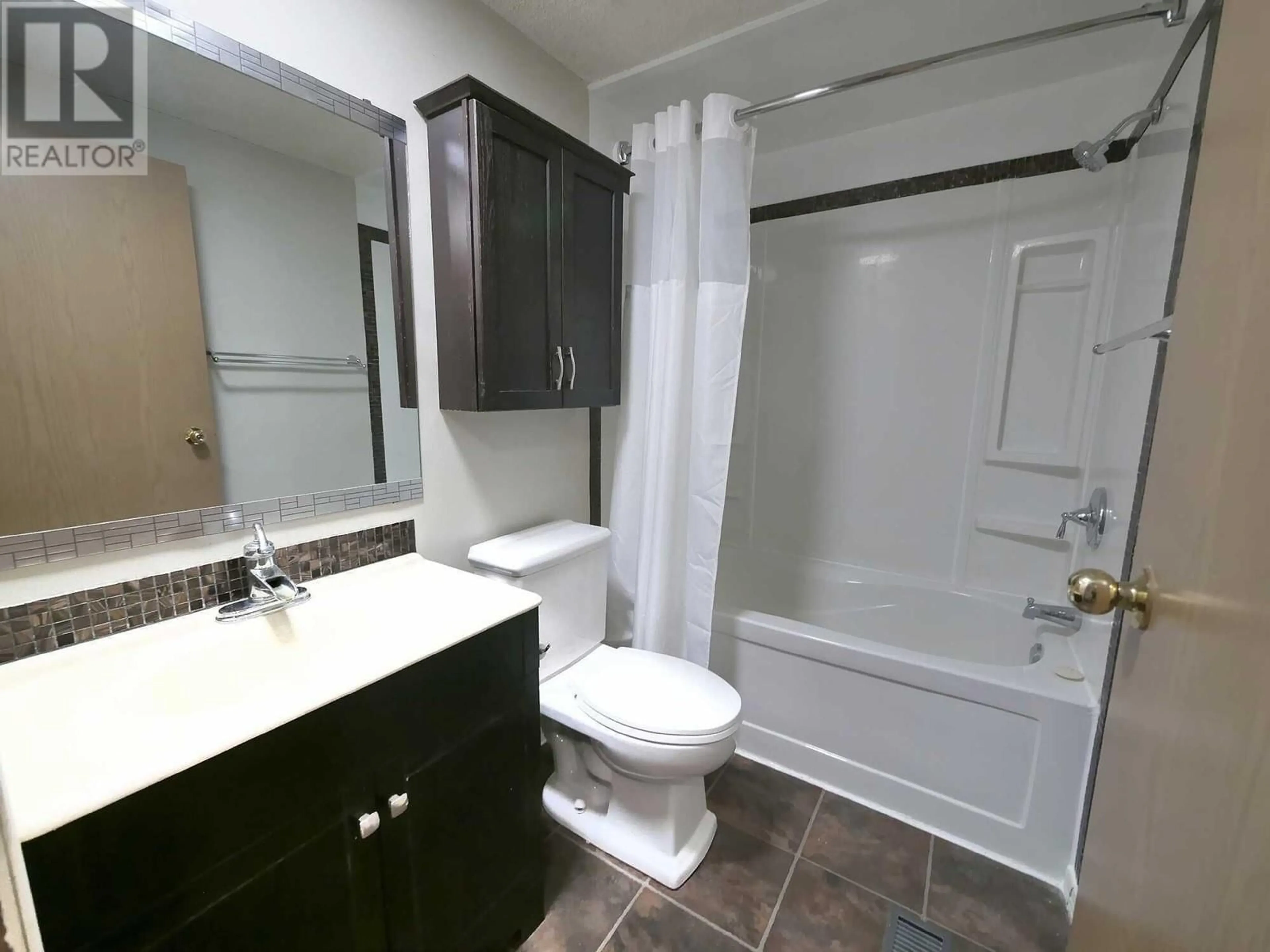 Standard bathroom, unknown for 4320 LOWER WYNNDEL ROAD, Wynndel British Columbia V0B2N1