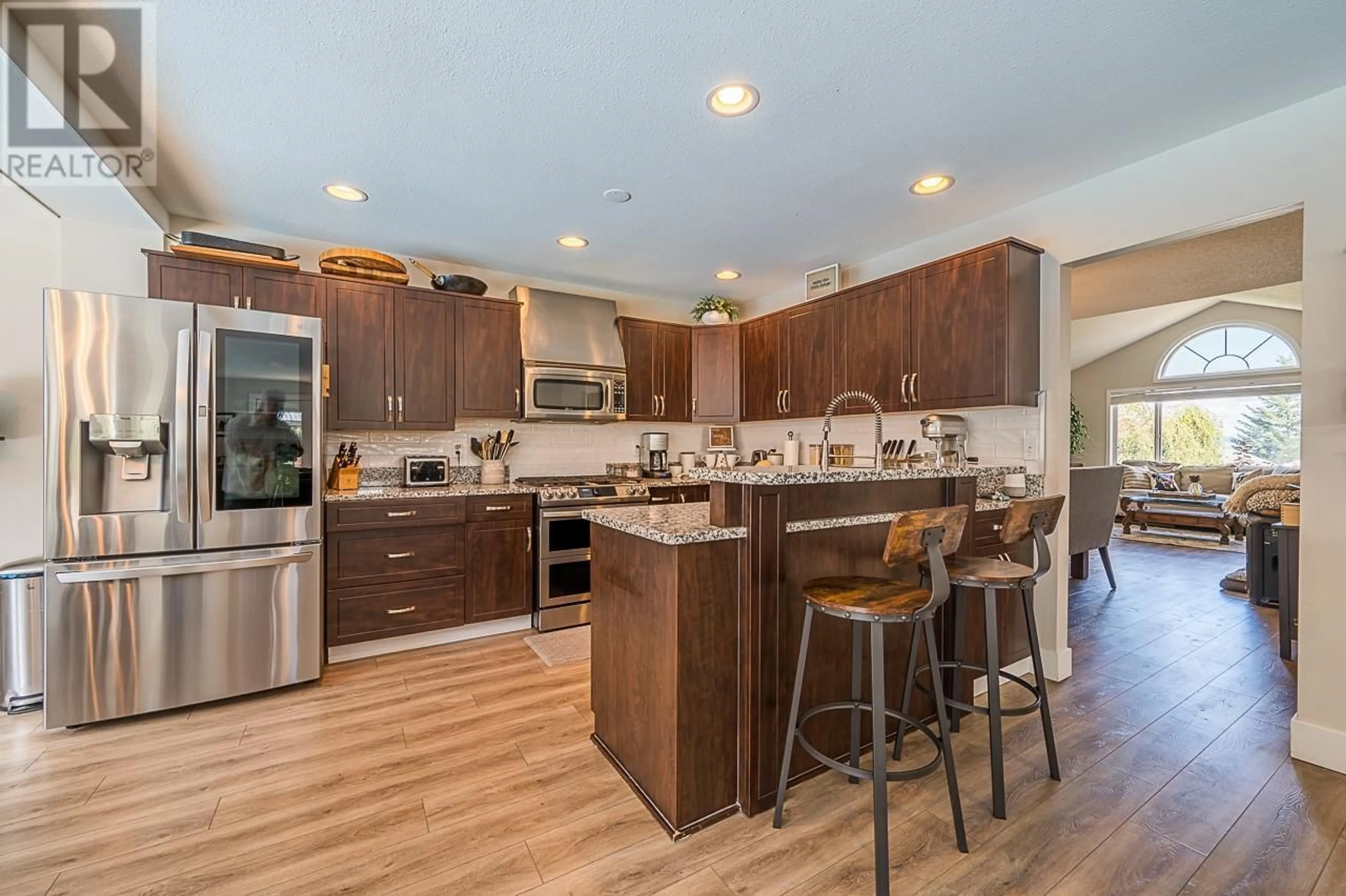 Open concept kitchen, unknown for 927 HEATHERTON COURT, Kamloops British Columbia V2H1T7