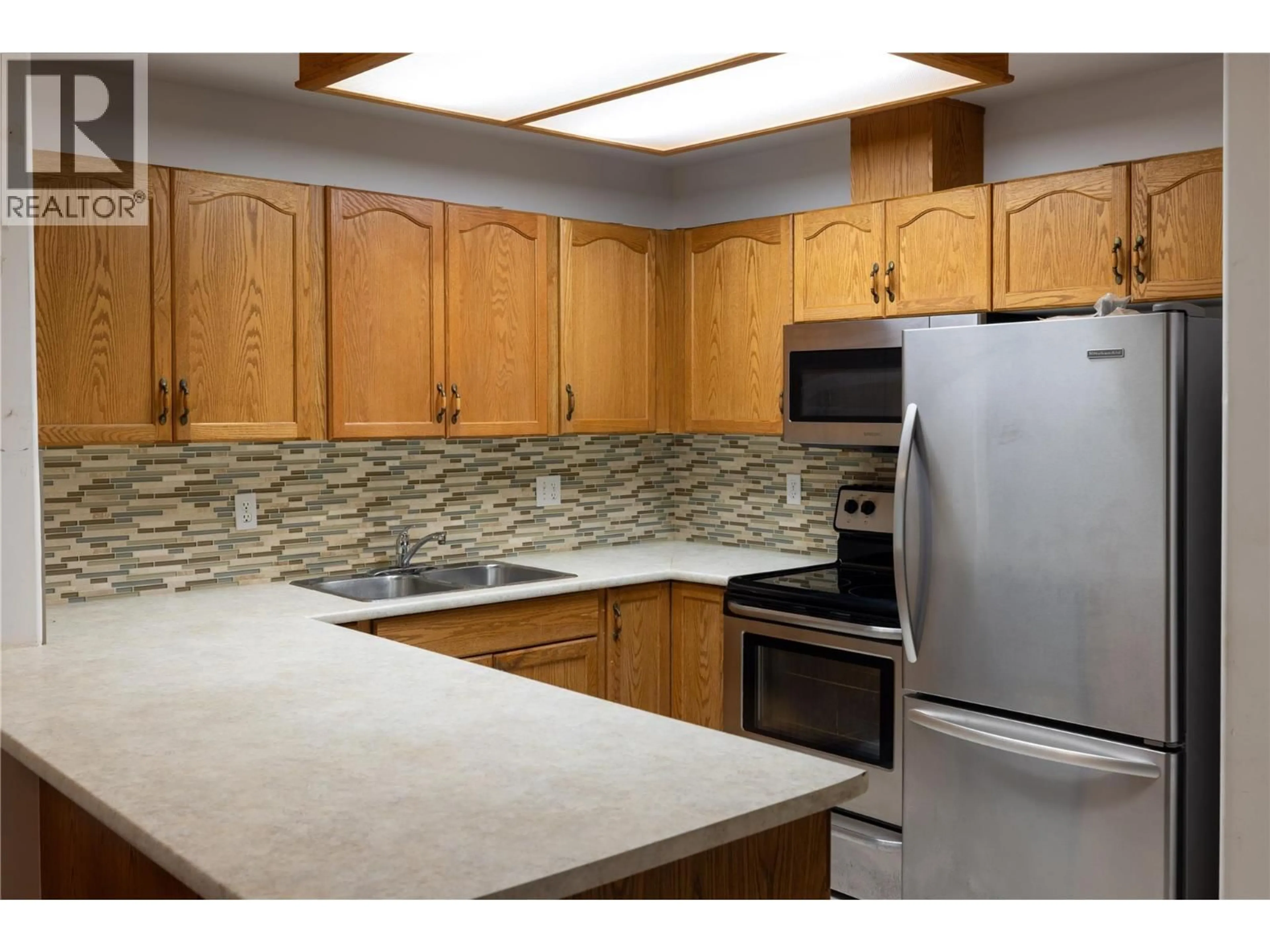 Standard kitchen, unknown for 308 - 3310 SKAHA LAKE ROAD, Penticton British Columbia V2A6G4