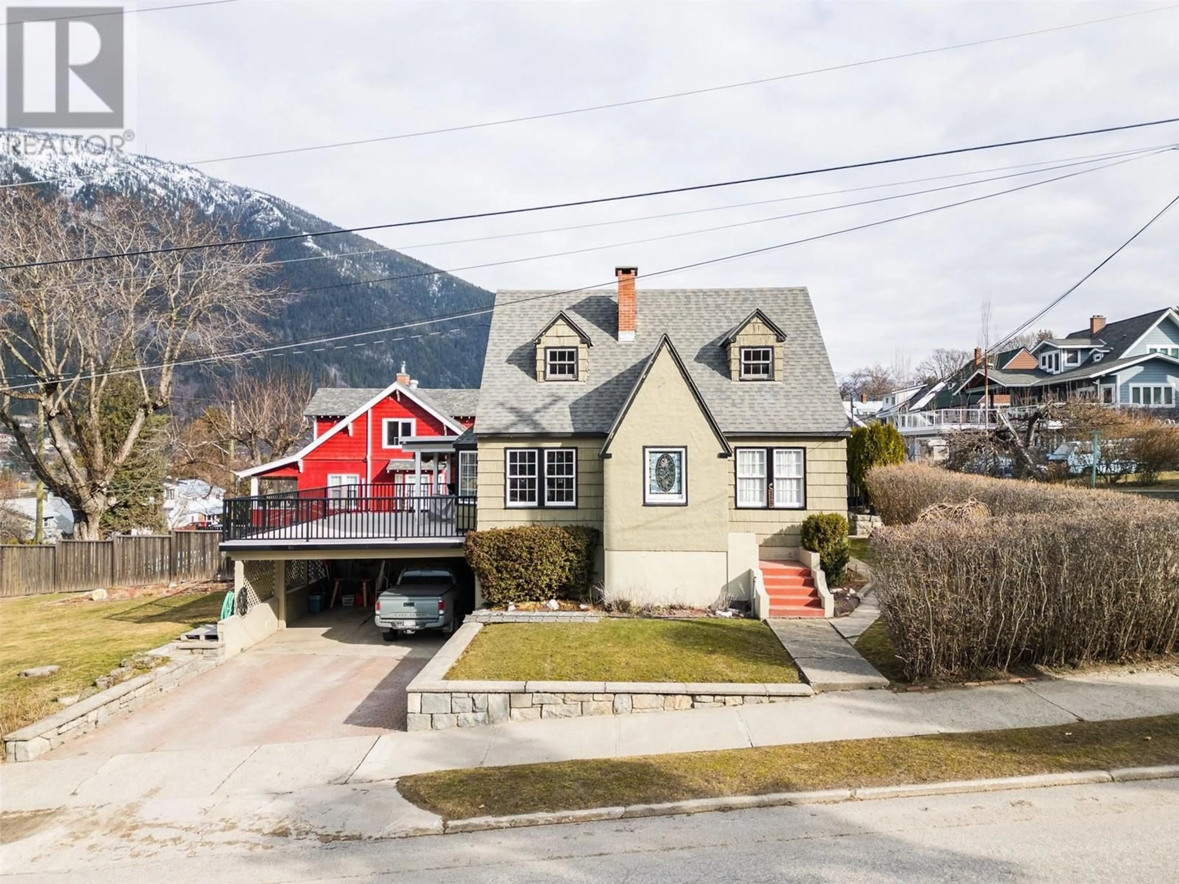 A pic from outside/outdoor area/front of a property/back of a property/a pic from drone, street for 707 COTTONWOOD STREET, Nelson British Columbia V1L3V8